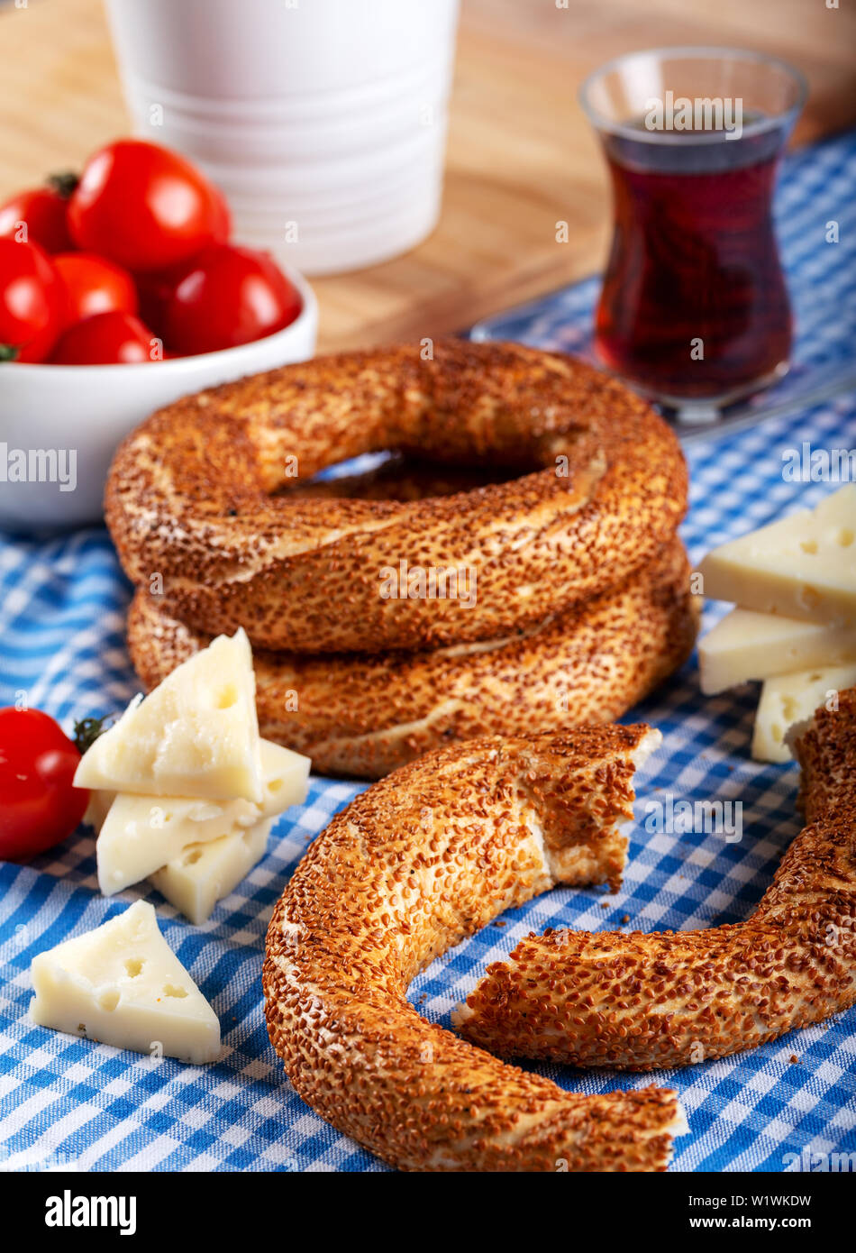 Istanbul simit tea hi-res stock photography and images - Alamy