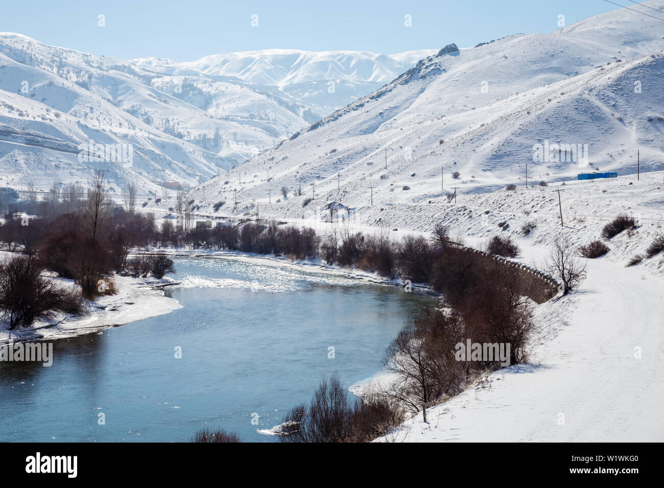 Frozen river snowy mountain hi-res stock photography and images - Alamy