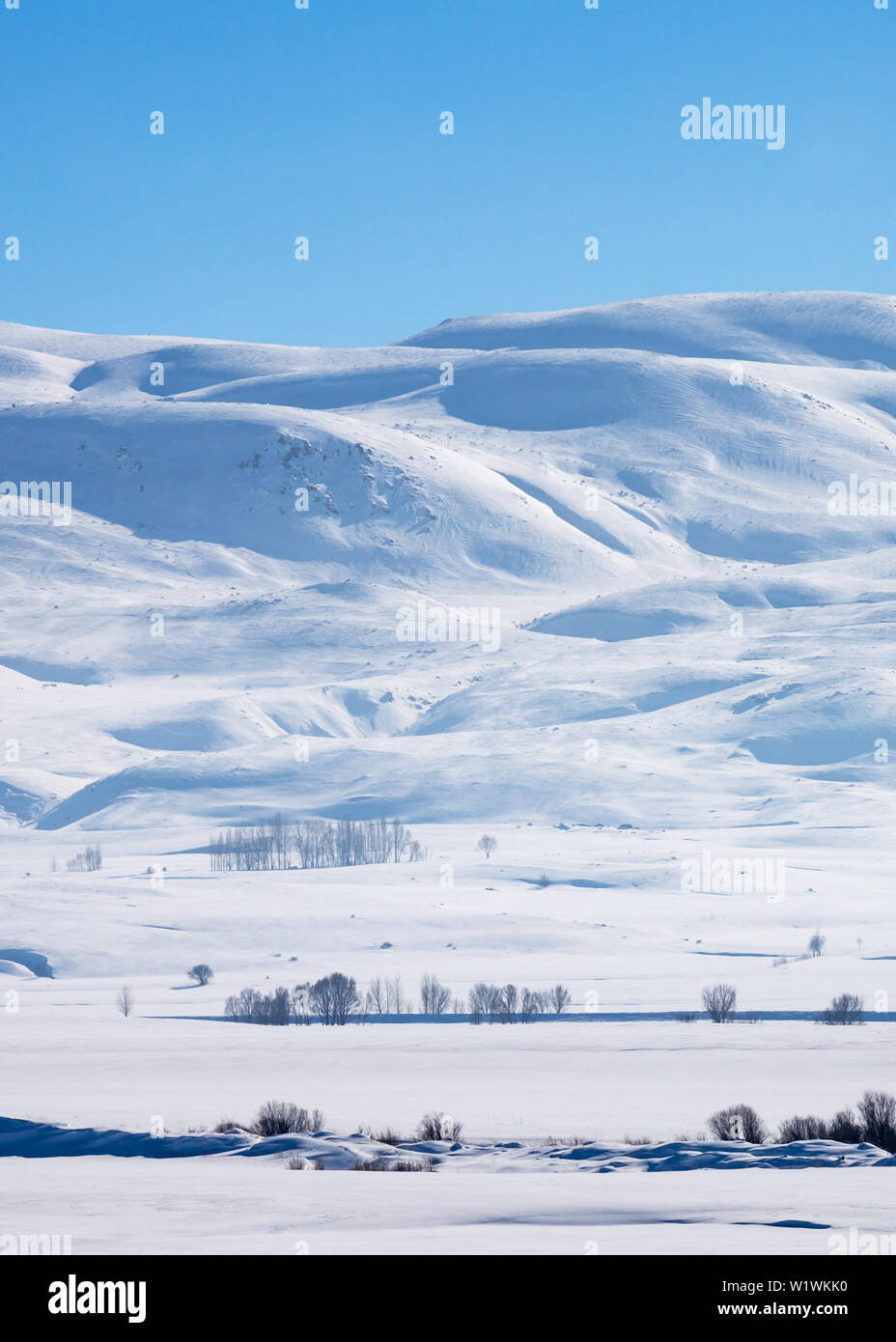 Frozen river snowy mountain hi-res stock photography and images - Alamy