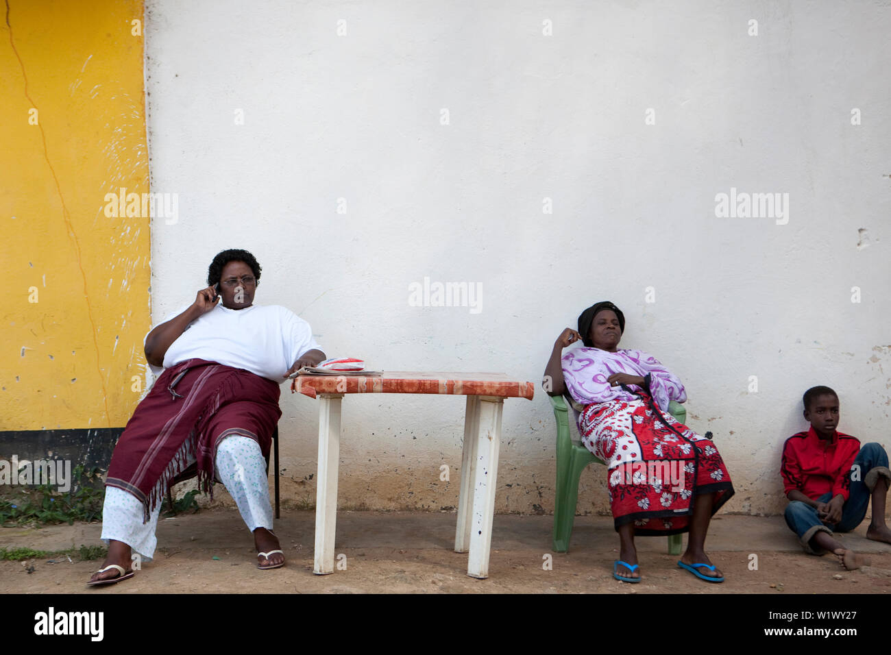 August 14 2011 Ukunda Kenya Naomi Waits Outside The Ceragem Ukunda Centre To Atted The Free Sessions Naomi Kavindu Magutu Is A 60 Year Old Kenyan Woman With Morbid Obesity