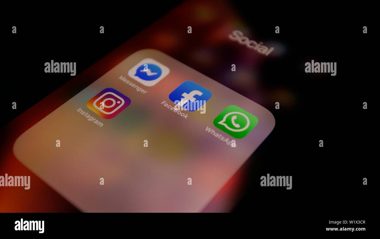 Facebook instagram whatsapp hi-res stock photography and images - Alamy