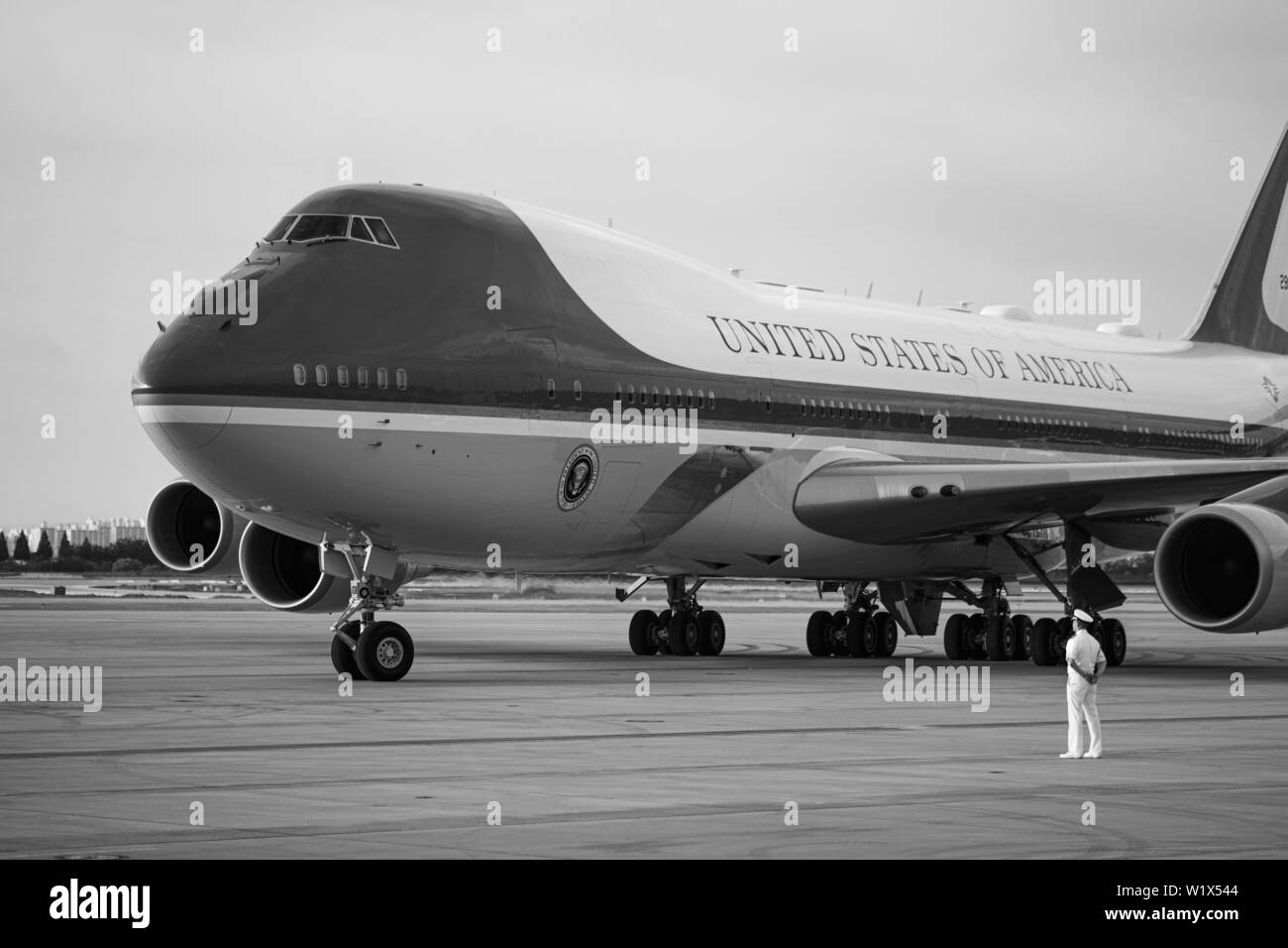 Air Force One arrives at Osan Air Base, Republic of Korea, June 29, 2019.  During his two-day visit, President Donald J. Trump participated in a series of bilateral and cultural engagements demonstrating continued commitment to the U.S. and ROK alliance. (U.S. Air Force photo by 1st Lt. Daniel de La Fé) Stock Photo