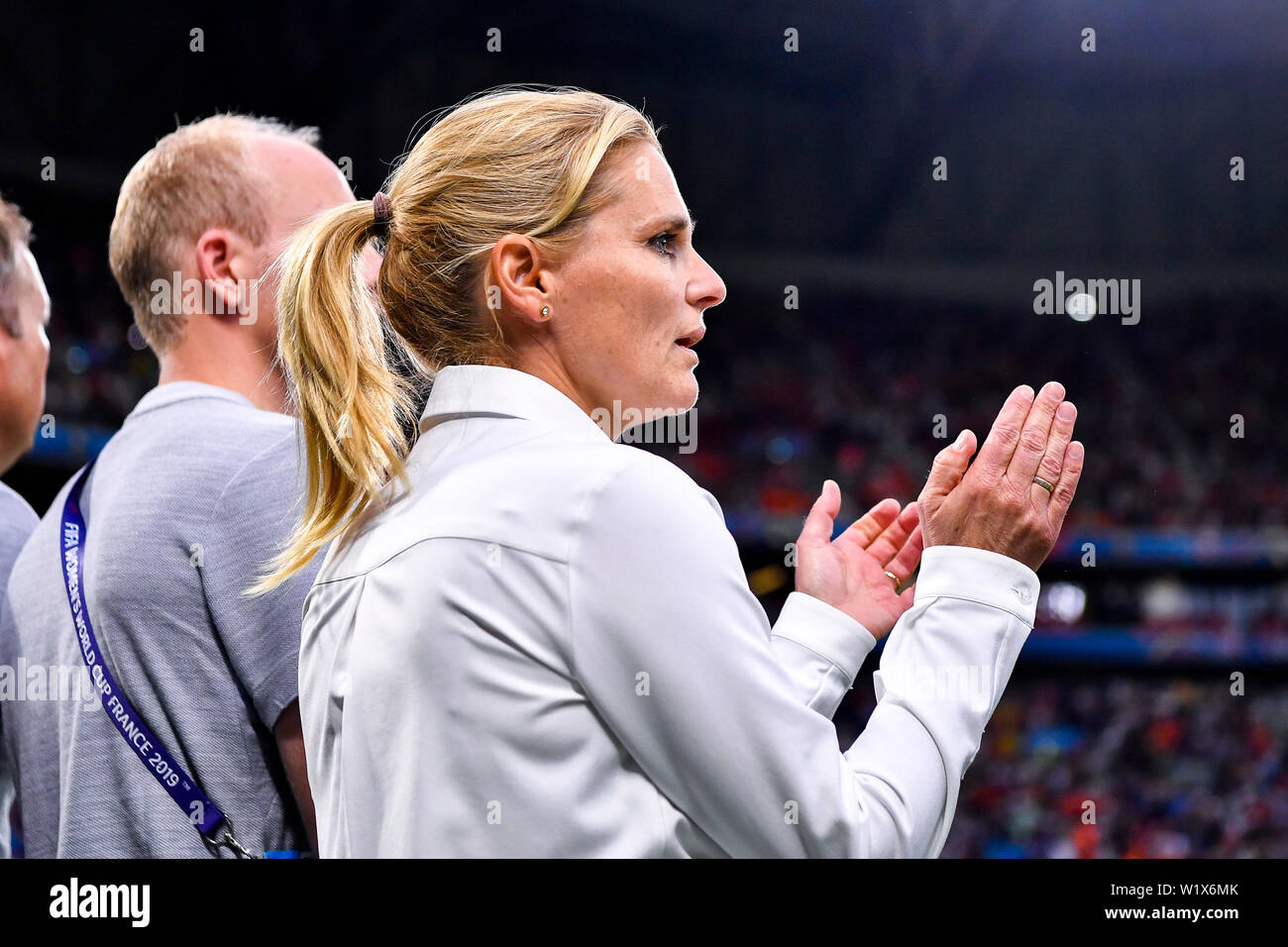 (190704) -- LYON, July 4, 2019 (Xinhua) -- Head Coach Sarina Wiegman (R) of the Netherlands reacts before the semifinal match between the Netherlands and Sweden at the 2019 FIFA Women's World Cup at Stade de Lyon in Lyon, France, July 3, 2019. (Xinhua/Chen Yichen) Stock Photo