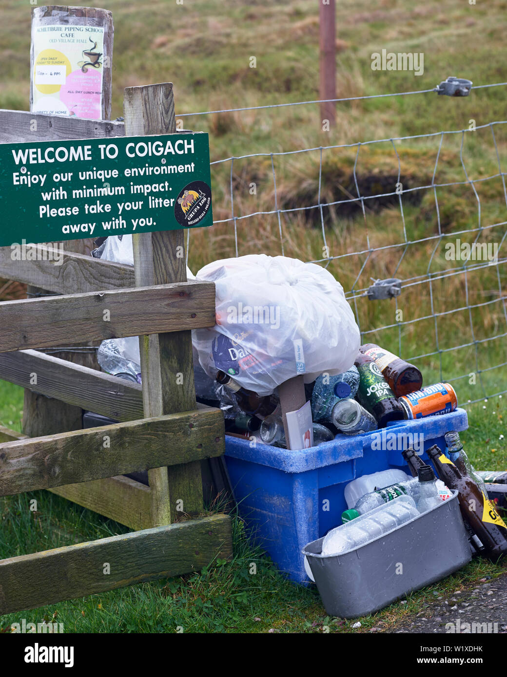 Sign and pile of rubbish.  Welcome to Coigach.  Enjoy our uninque environment with minimum impact.Please take your litter home with you.  Achnahaird B Stock Photo