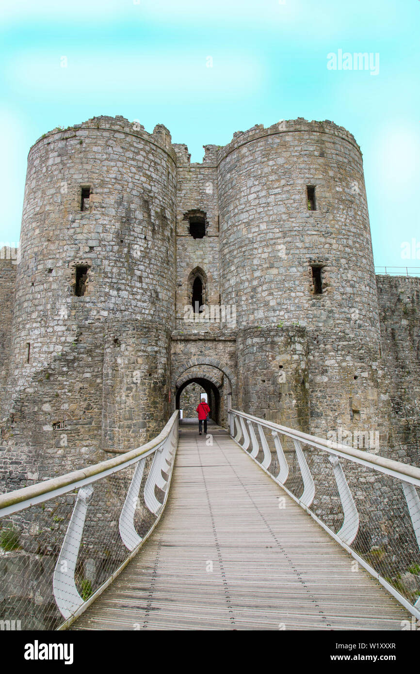The modern 'floating bridge' that now gives access to the castle Gatehouse in Harlech, Gwynedd, Wales, UK Stock Photo