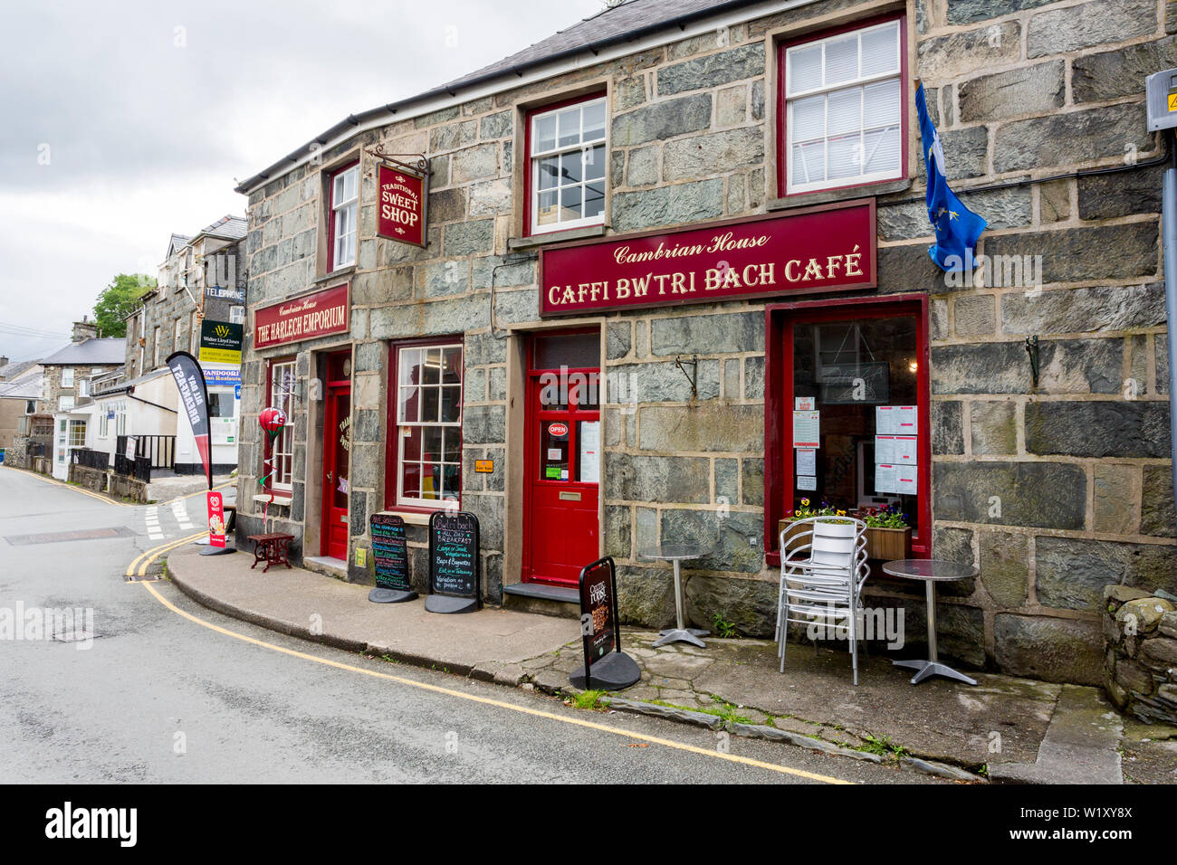Heavy stone architecture of a cafe and traditional sweet shop in Harlech, Gwynedd, Wales, UK Stock Photo