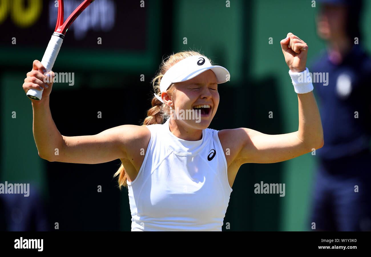 Harriet Dart celebrates beating Beatriz Haddad Maia on day four of the