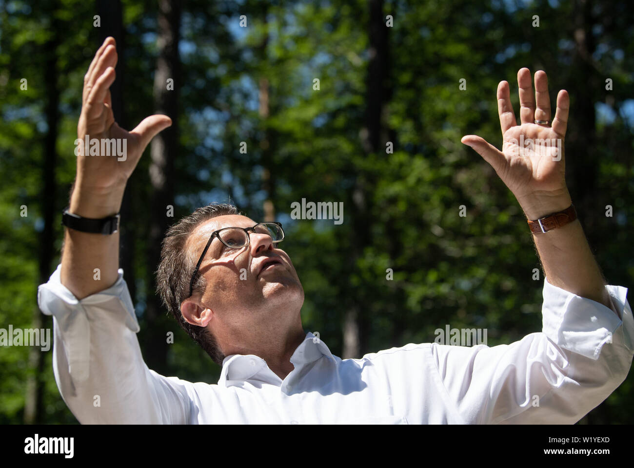 Lichtenwald, Germany. 04th July, 2019. Peter Hauk (CDU), Minister of Agriculture of Baden-Würtemberg, speaks in a wooded area. According to the Ministry for Rural Areas, climate change is having an increasing impact on native tree species. Against the background of the scenarios of the Intergovernmental Panel on Climate Change, options for action for the country's tree species and forests were presented at a press conference. Credit: Marijan Murat/dpa/Alamy Live News Stock Photo