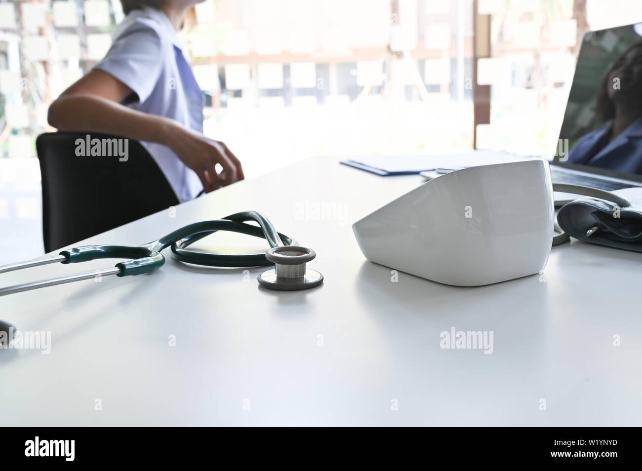 Doctor workspace hi-res stock photography and images - Alamy