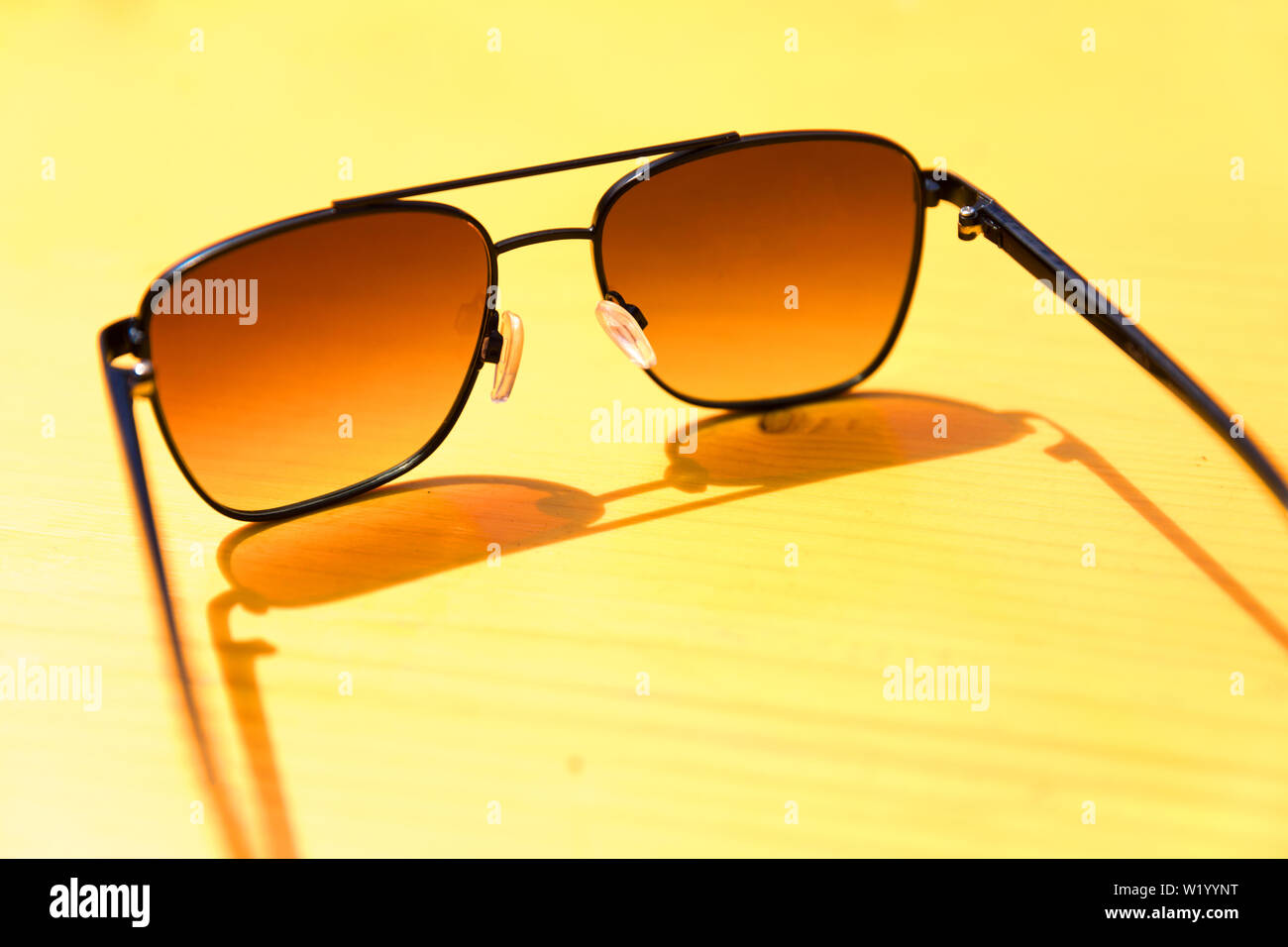 summer yellow sunnglasses background Stock Photo - Alamy
