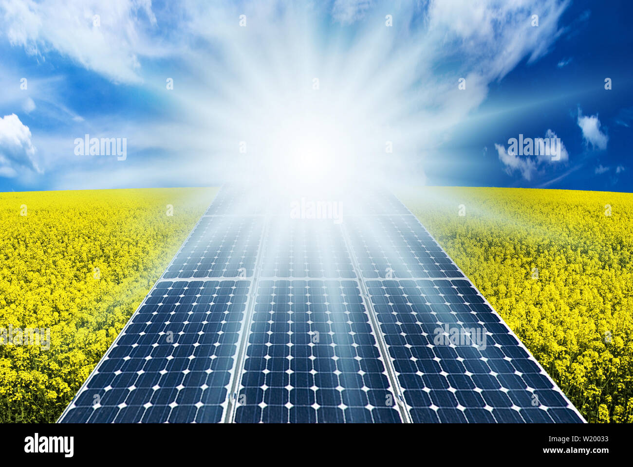 Solar panels sunshine sky rays hi-res stock photography and images - Alamy