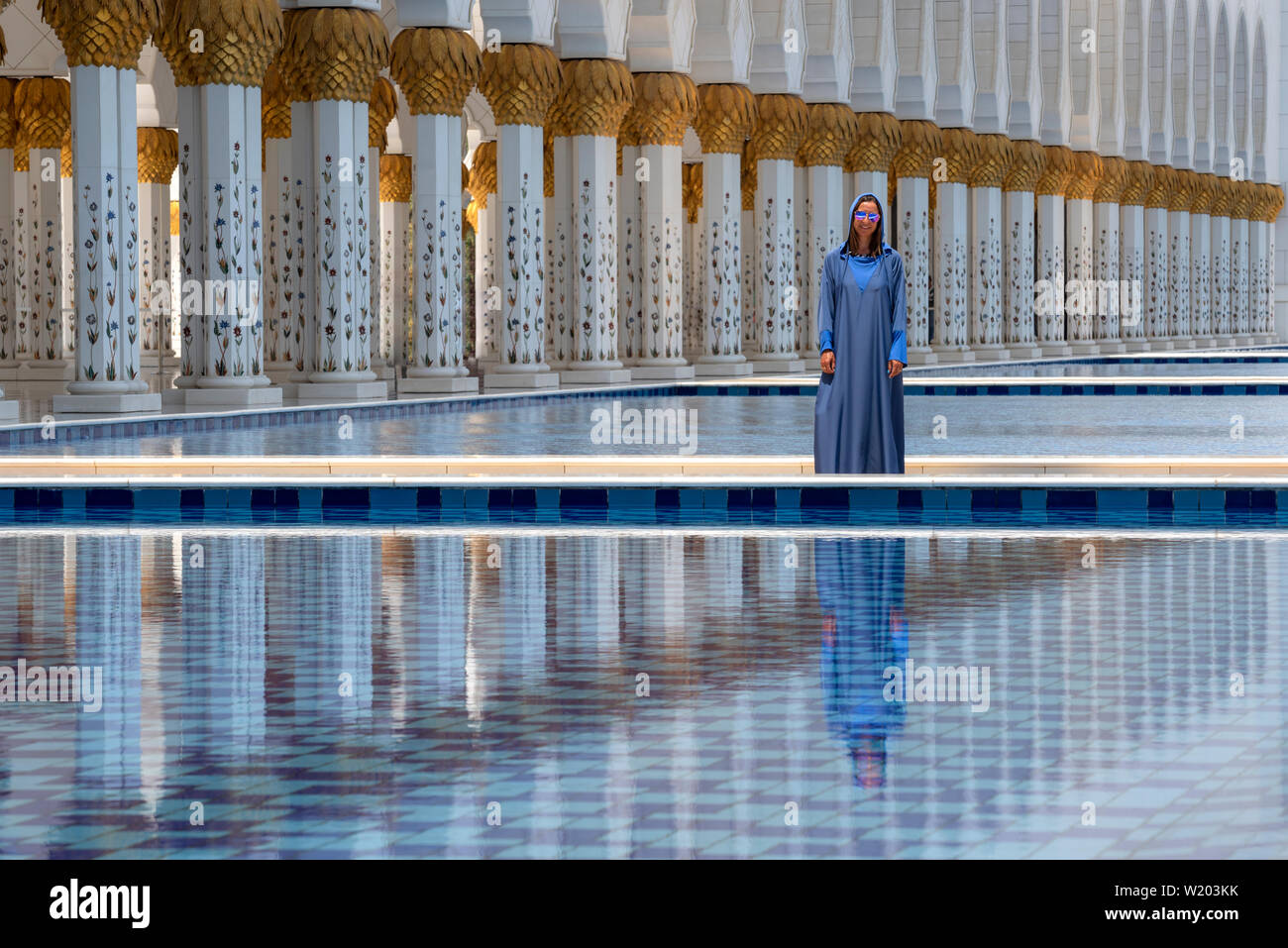 UAE 10 Western woman in traditional arabic dress reflected at Sheikh Zayed Bin Sultan Al Nahyan Mosque, Abu Dhabi, United Arab Emirates, Middle East Stock Photo
