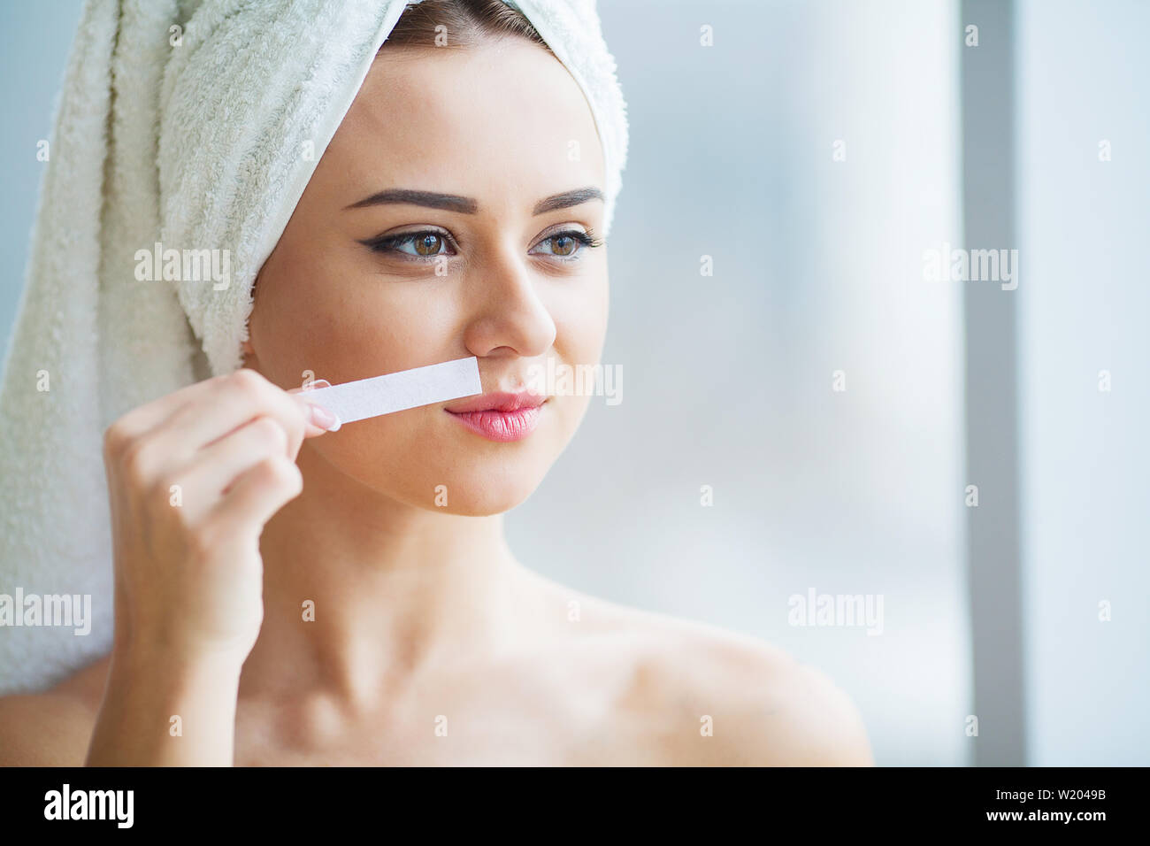 Hair Removal Wax. Young woman reciving facial epilation Stock Photo Alamy