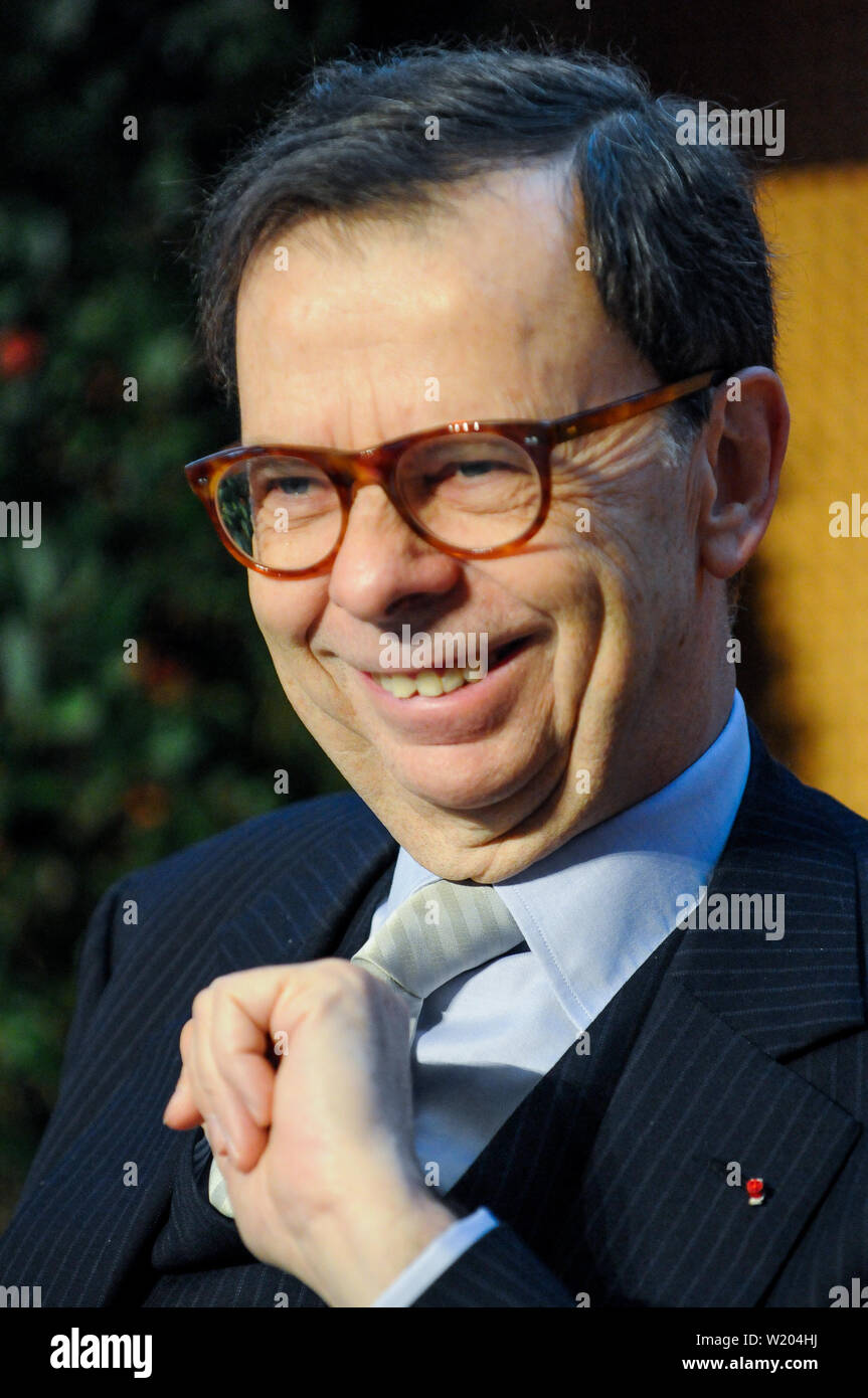 Louis Schweitzer President Of The Halde Attends Congress In Paris