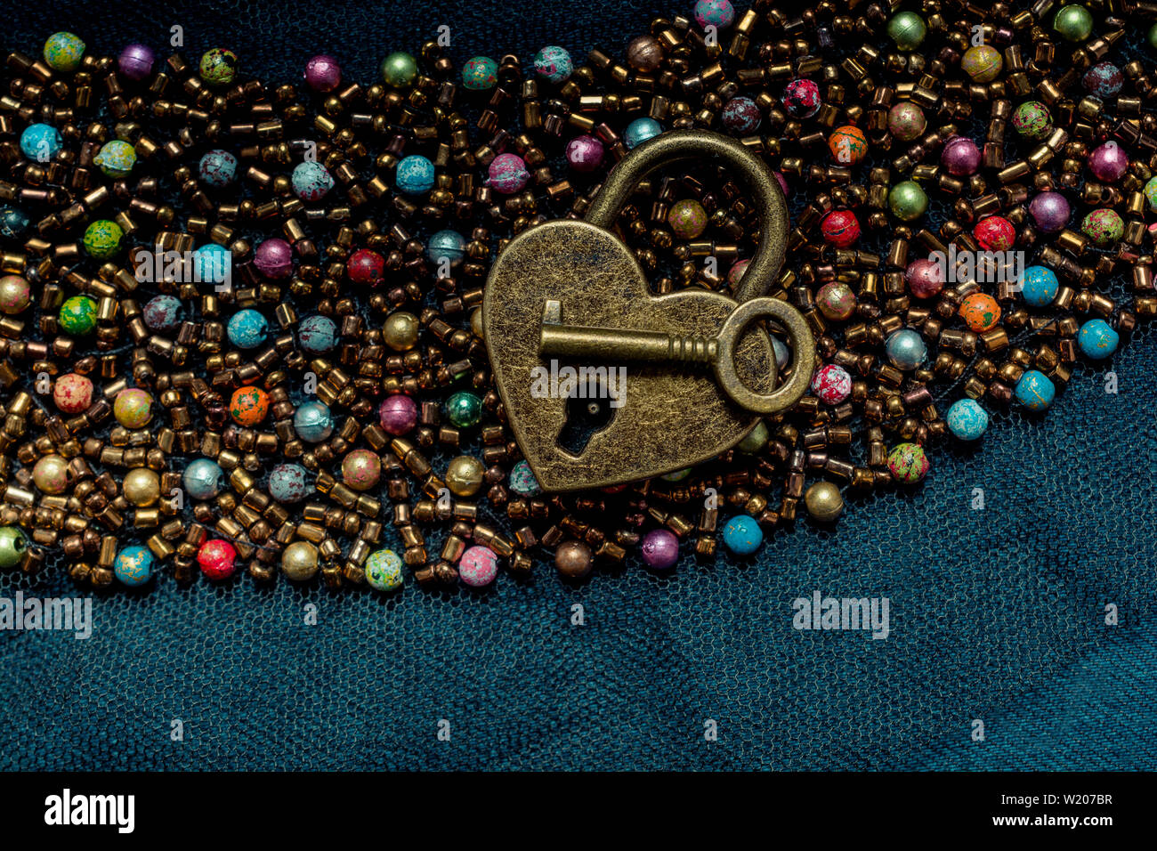 Heart shaped lock and key on an abstract background Stock Photo - Alamy