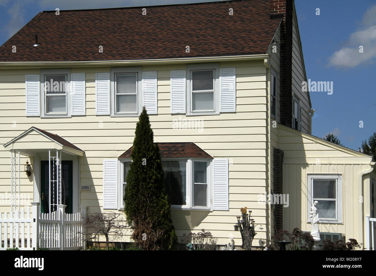 Vinyl siding house hires stock photography and images Alamy