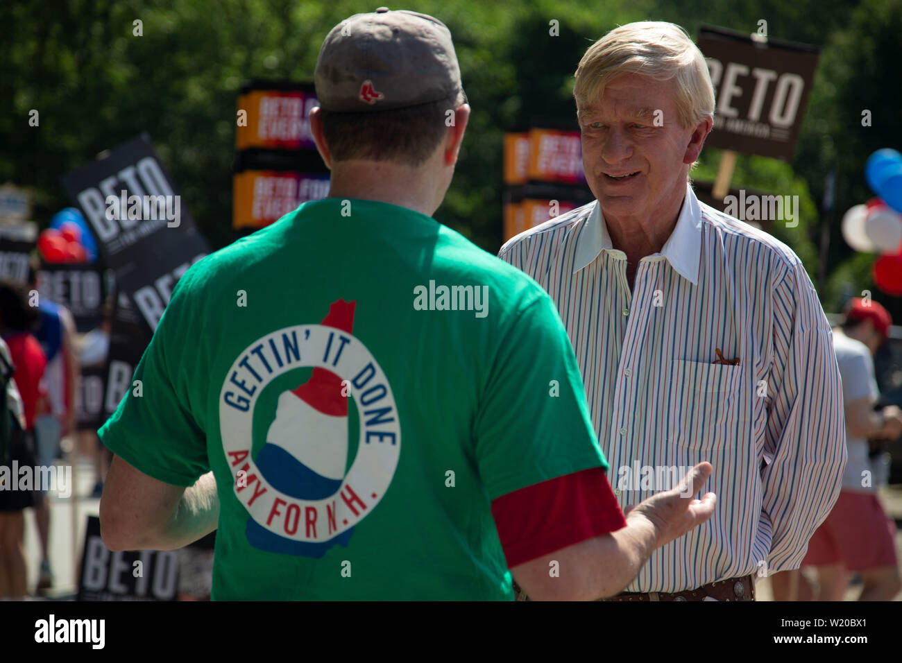 Amherst, NH, USA. 4th July, 2019. 2020 Presidential election candidates marched in the 4th of July parade on July 4, 2019 in Amherst New Hampshire. They all were campaigning to voters for support. Republican BIll Weld is talking with a supporter of Democrat Amy Klobuchar. Credit: Allison Dinner/ZUMA Wire/Alamy Live News Stock Photo