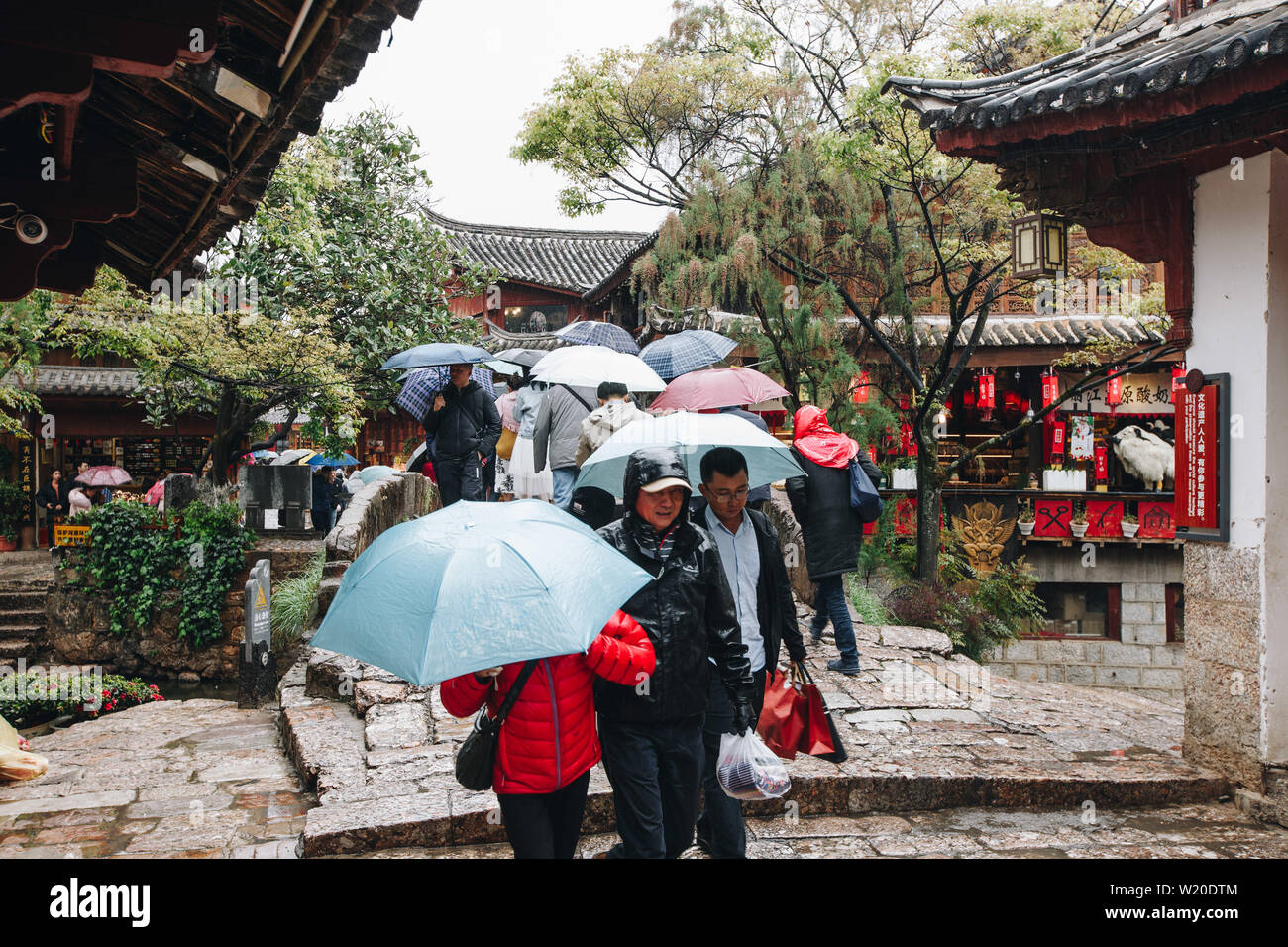 Streets of Lijiang Old City, China, Yunnan province Stock Photo - Alamy