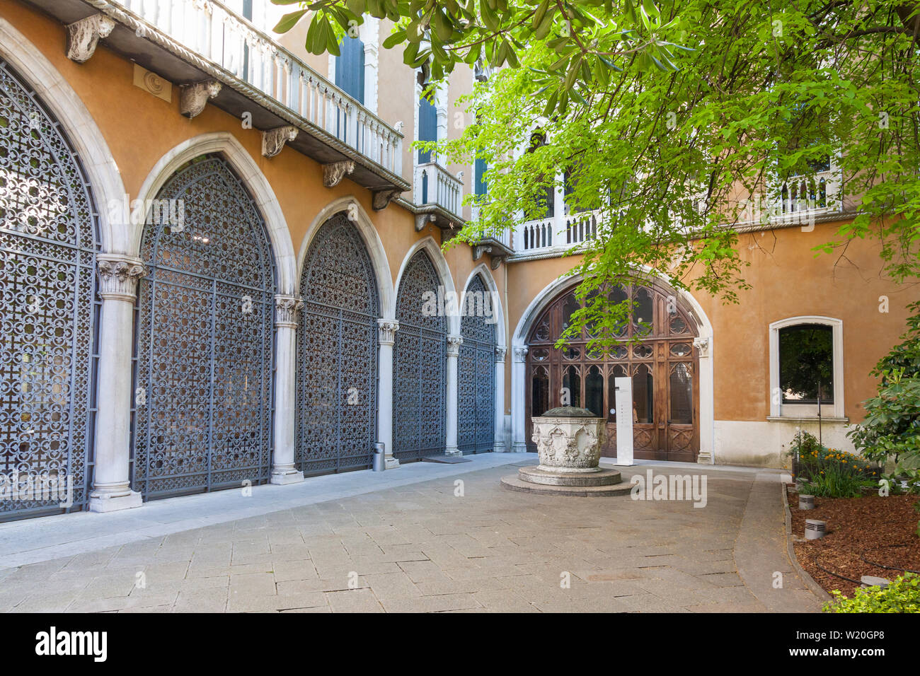Venetian gothic architure hi-res stock photography and images - Alamy