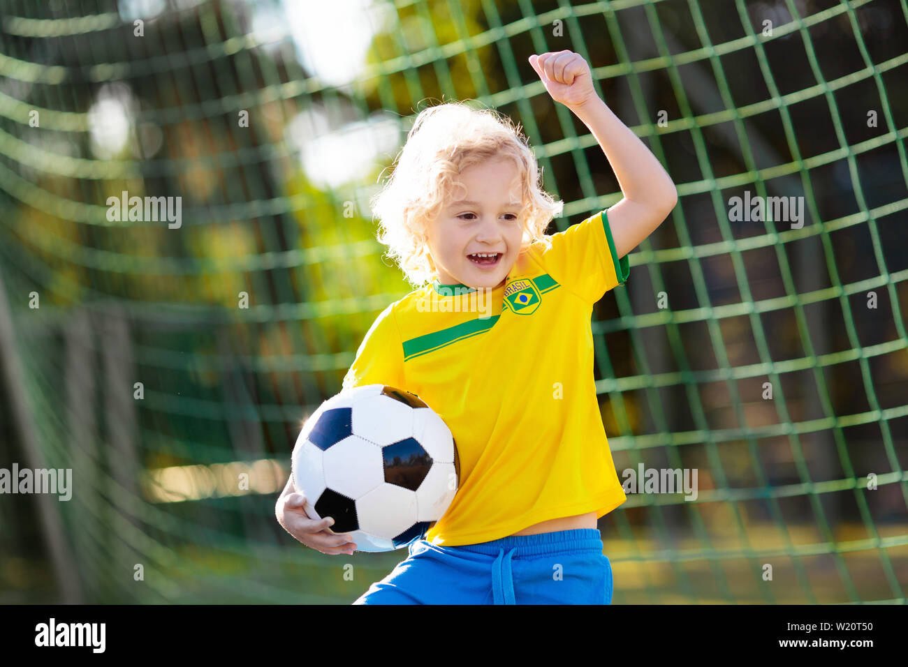 Little Kickers Brasil - Stop ball 👉⚽️🇬🇧 Jogar bola, correr