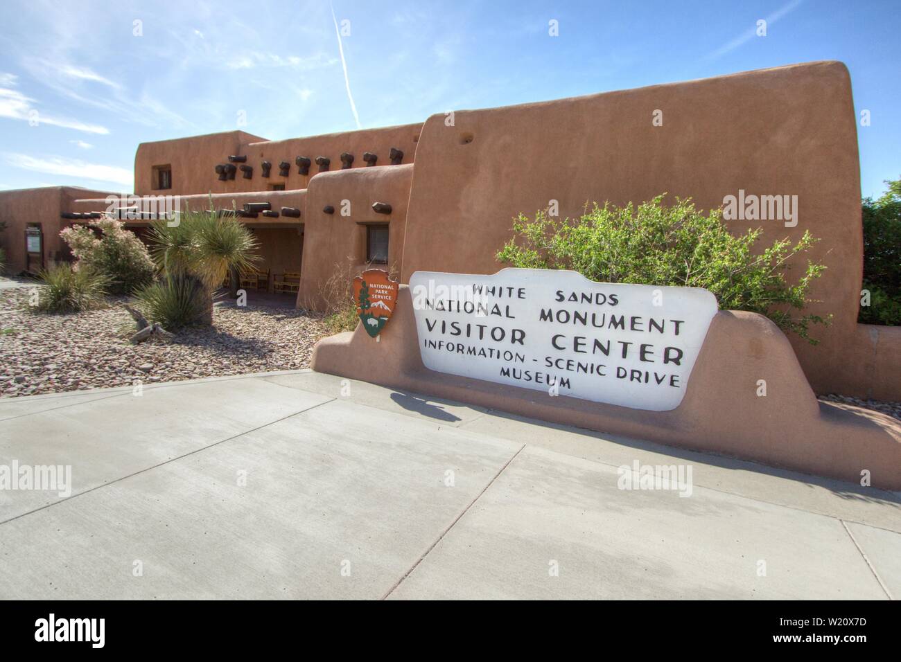 Alamogordo, New Mexico, USA -: Entrance to the White Sands National Monument Visitor Center in New Mexico. The park features massive gypsum sand dunes Stock Photo