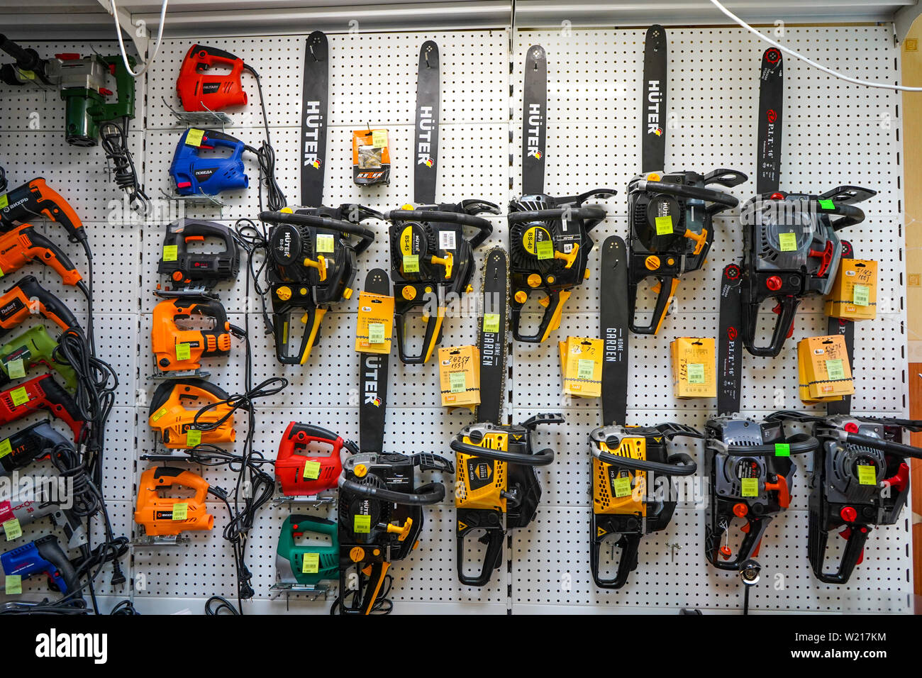 Chainsaw shelf hi-res stock photography and images - Alamy