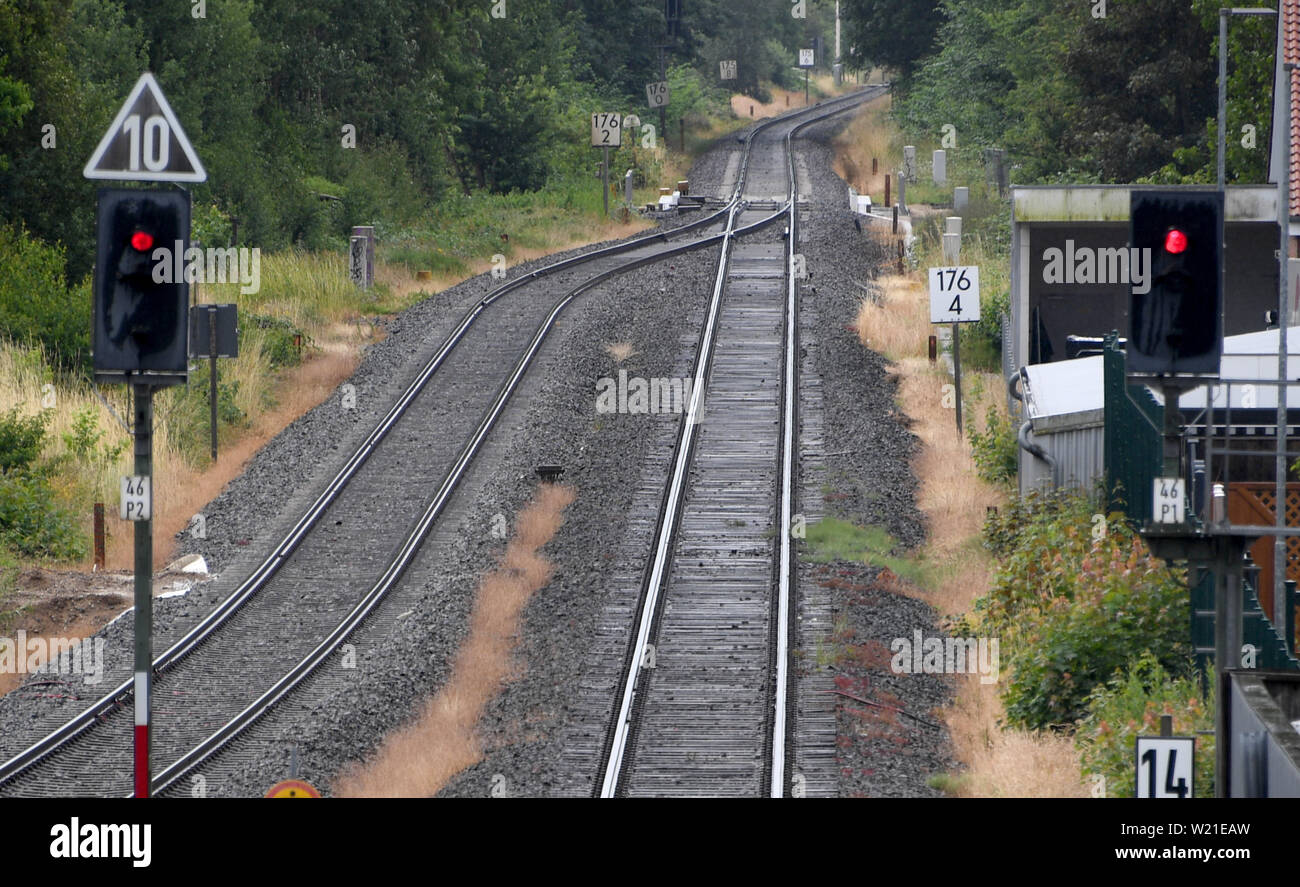 Bredstedt, Germany. 05th July, 2019. Empty tracks on the Marschbahn near Bredstedt. Due to a bridge being demolished after an accident and technical problems with trains, the so-called march line between Hamburg and Sylt is obstructed and trains are cancelled. Credit: Carsten Rehder/dpa/Alamy Live News Stock Photo