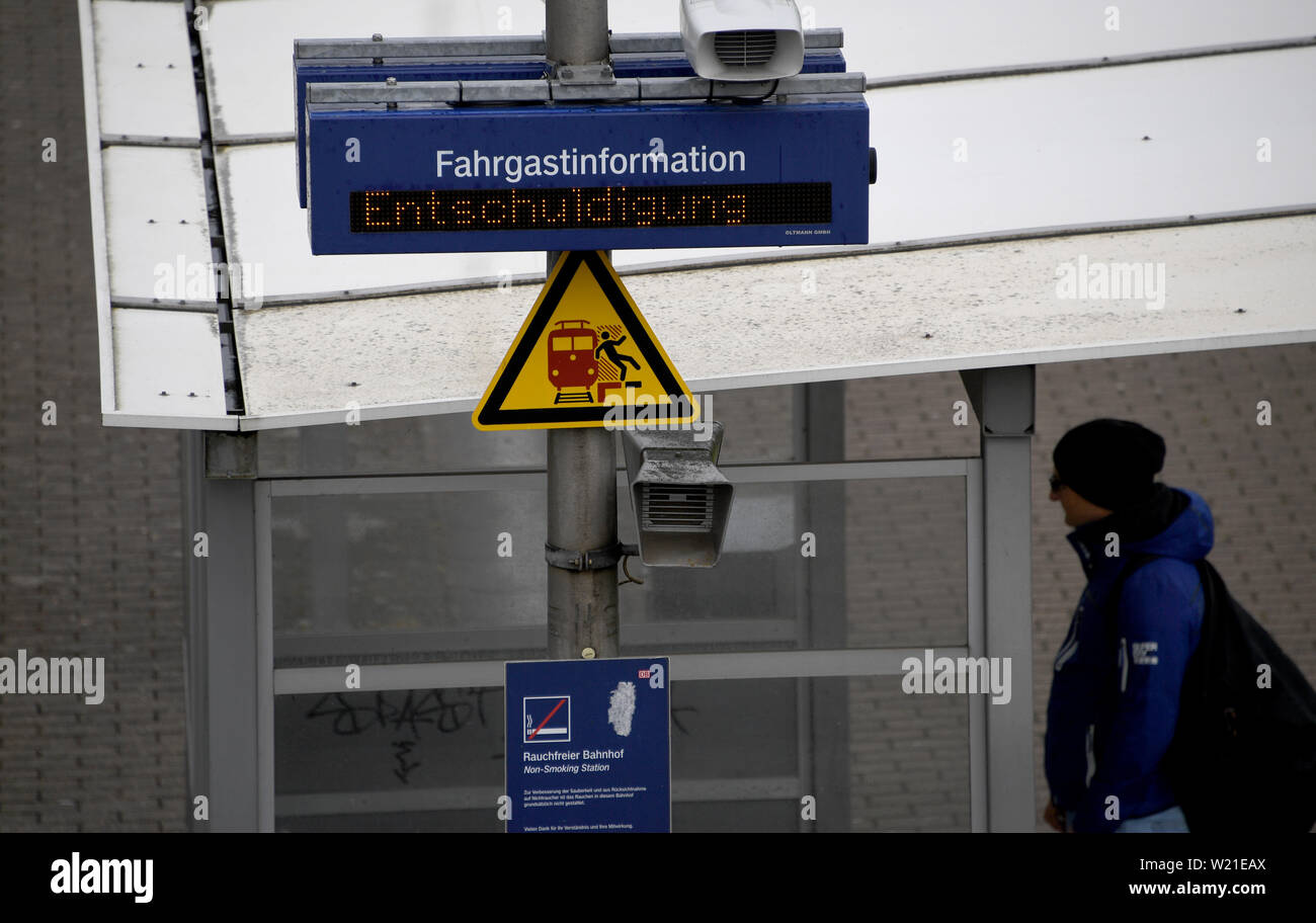 Bredstedt, Germany. 05th July, 2019. The apology can be read on an information board of the railway. Due to a bridge being demolished after an accident and technical problems with trains, the so-called march line between Hamburg and Sylt is obstructed and trains are cancelled. Credit: Carsten Rehder/dpa/Alamy Live News Stock Photo