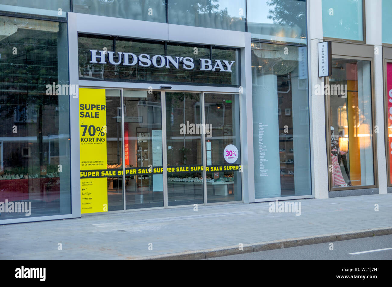 Hudsons bay store hi-res stock photography and images - Page 3 - Alamy