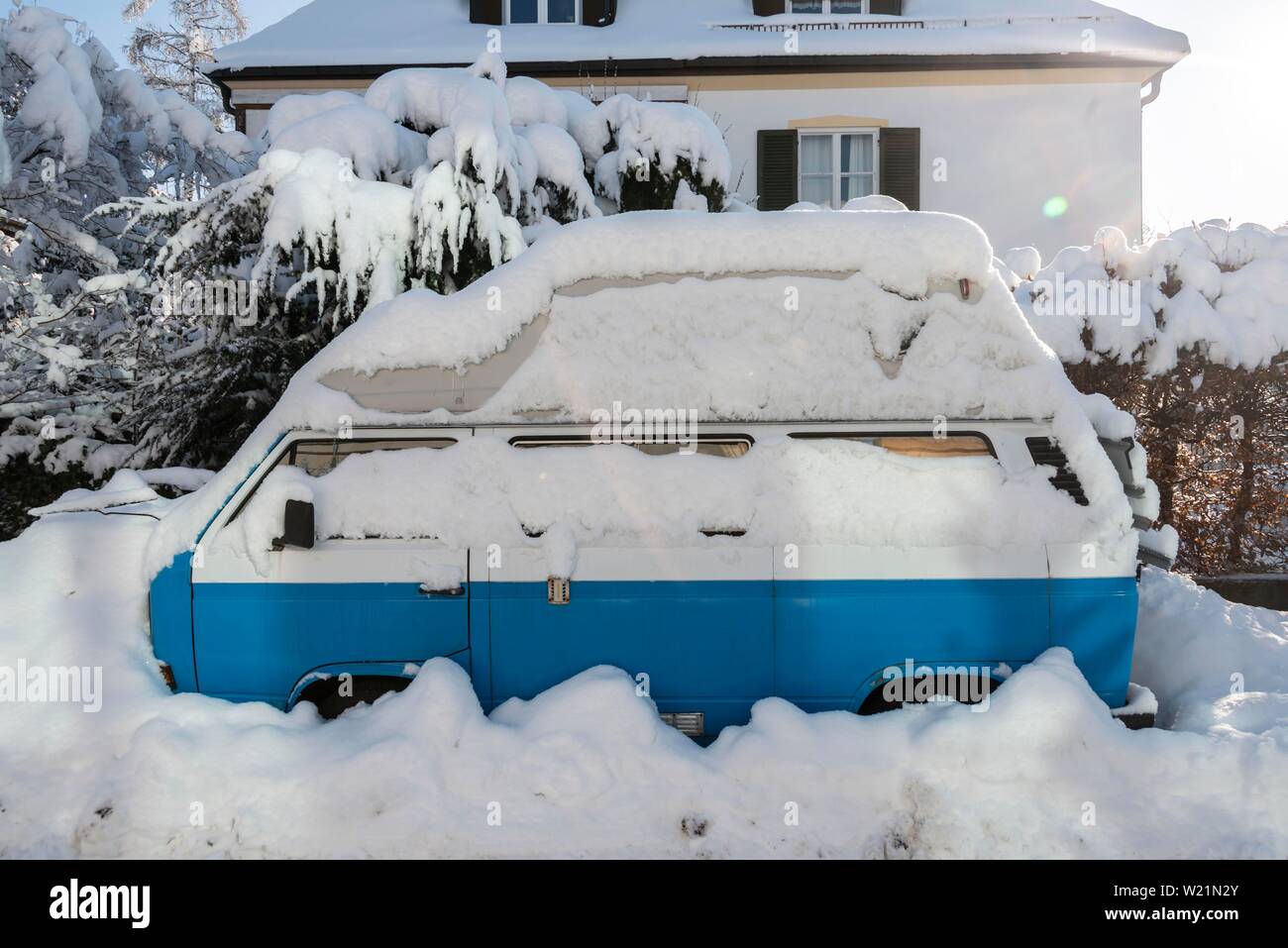 Snow-covered parking car in the residential area, VW Bus T3, Munich, Upper Bavaria, Bavaria, Germany Stock Photo