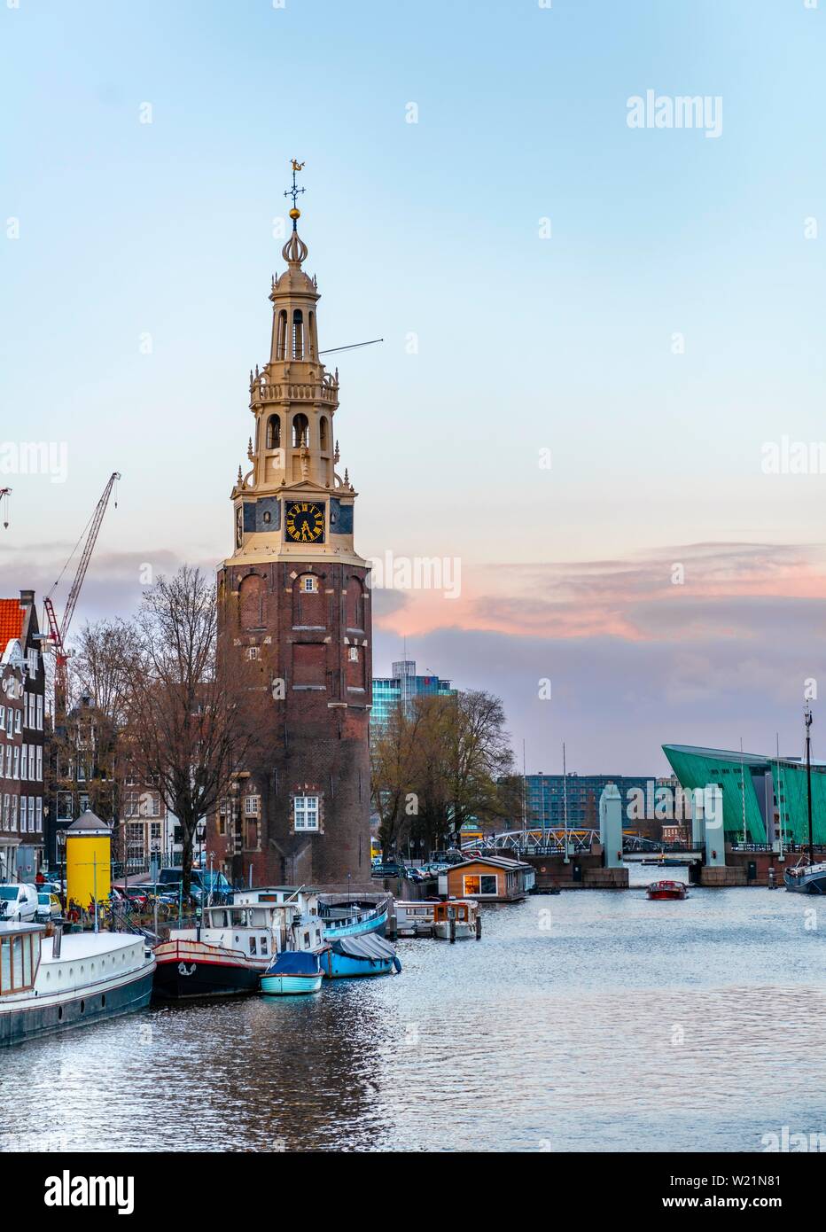 Old tower, Montelbaanstoren, Oudeschans, canal with boats, Amsterdam, North Holland, Netherlands Stock Photo