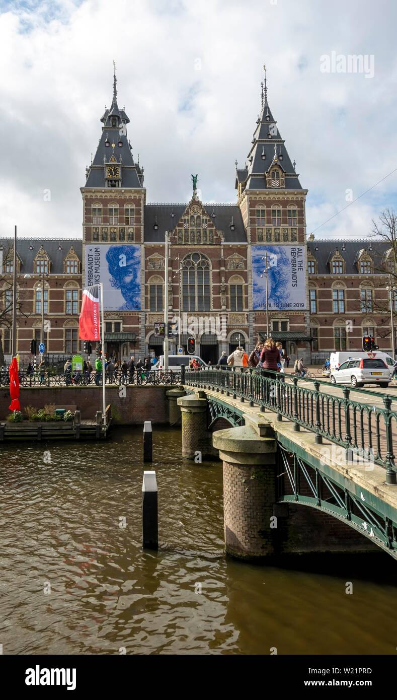 Bridge over Spiegelgracht with Rijksmuseum, Reichsmuseum Amsterdam, North Holland, Netherlands Stock Photo