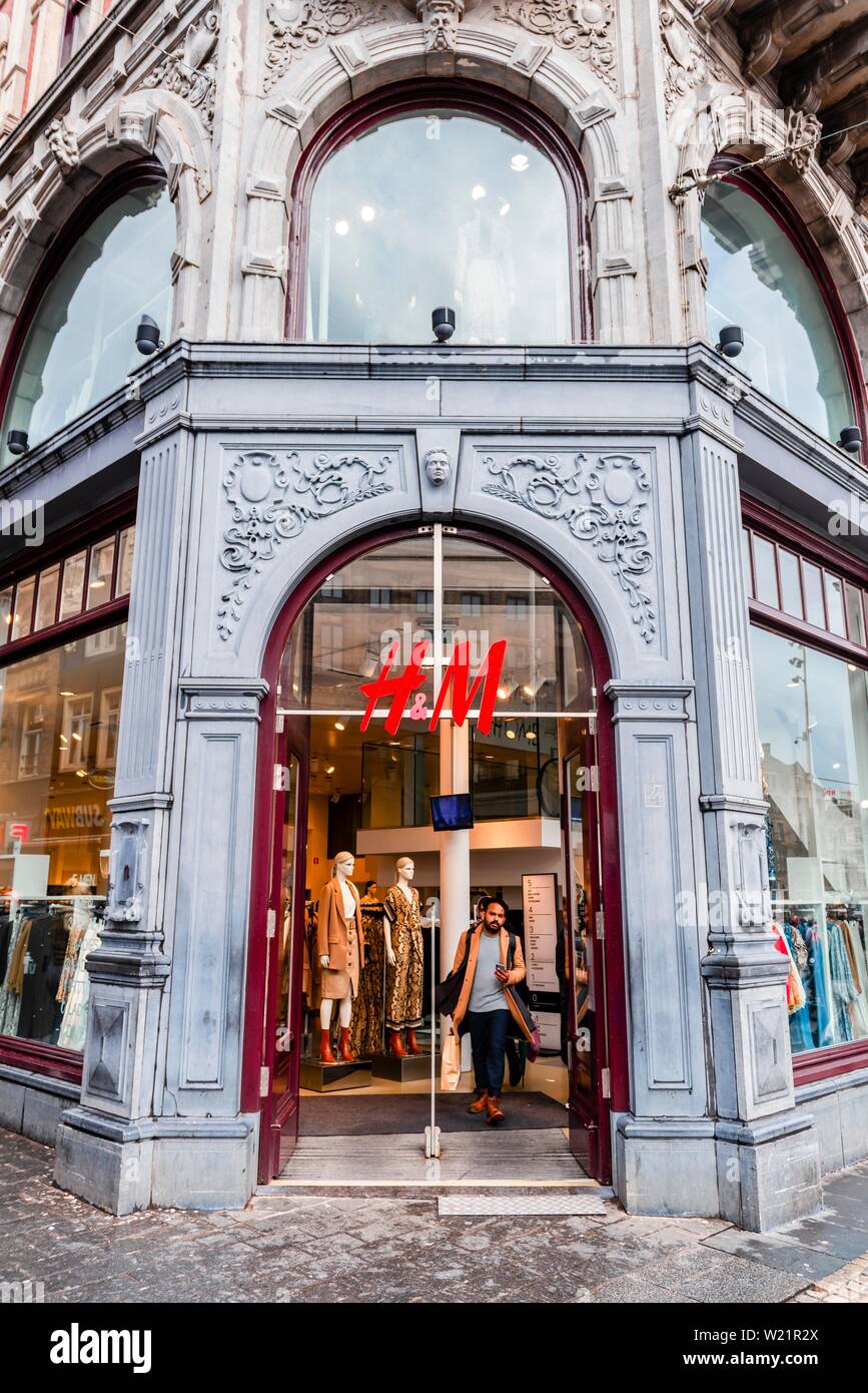 Entrance, clothing store H&M, Amsterdam, North Holland, Netherlands Stock  Photo - Alamy