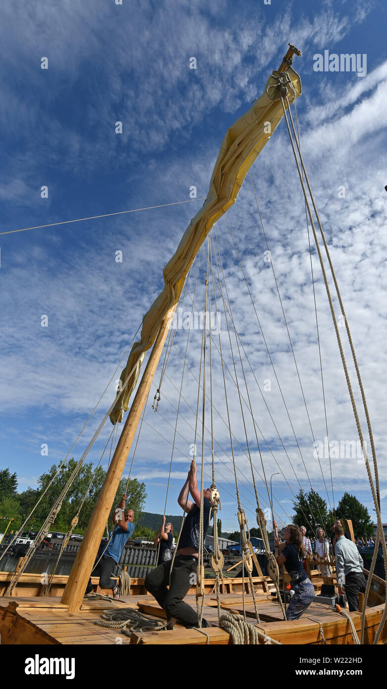 Trier, Germany. 05th July, 2019. Employees of the University of Trier hoist the sail of a replica Roman merchant ship. The ship is 16 metres long, five metres wide, almost as high and has been faithfully recreated over the past two years by researchers, students and craftsmen. Credit: Harald Tittel/dpa/Alamy Live News Stock Photo