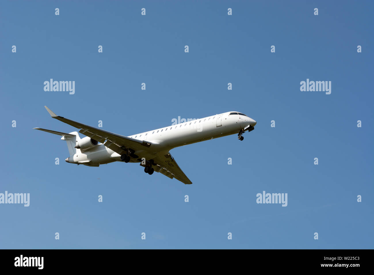 Cityjet CRJ-900LR landing at Birmingham Airport, UK (EI-GED) Stock Photo