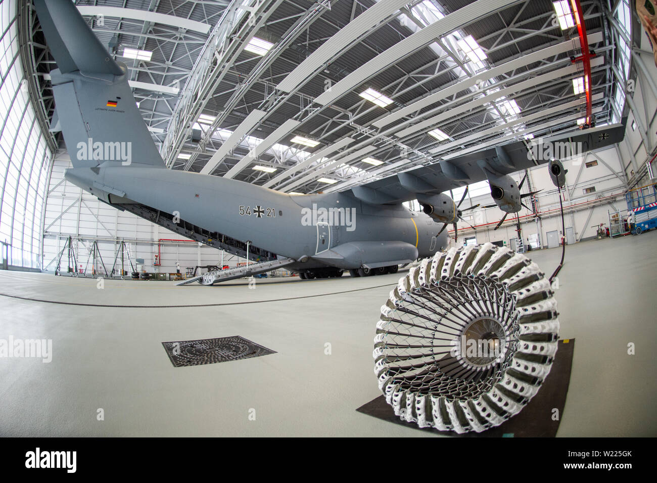 05 July 19 Lower Saxony Wunstorf Steinhude An Airbus 00m Transport Aircraft Stands With An Extended Fuelling Nozzle In A Hangar At The Wunstorf Air Base The Transport Aircraft Stationed At Wunstorf Air
