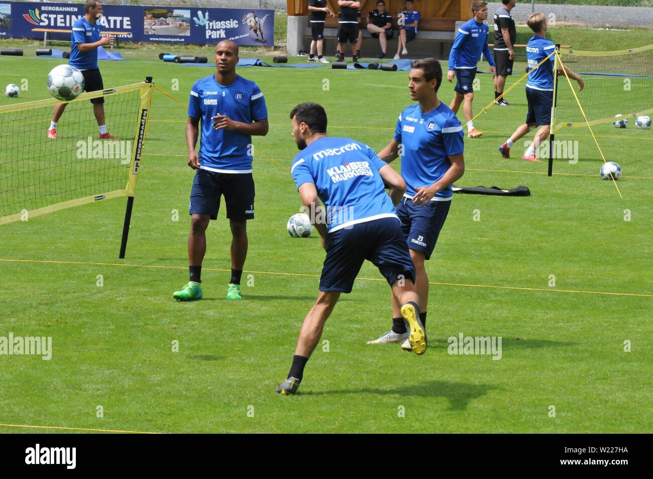 Ksc Spielt Fussballtennis Zweitliga Aufsteiger Karlsruher Sc In