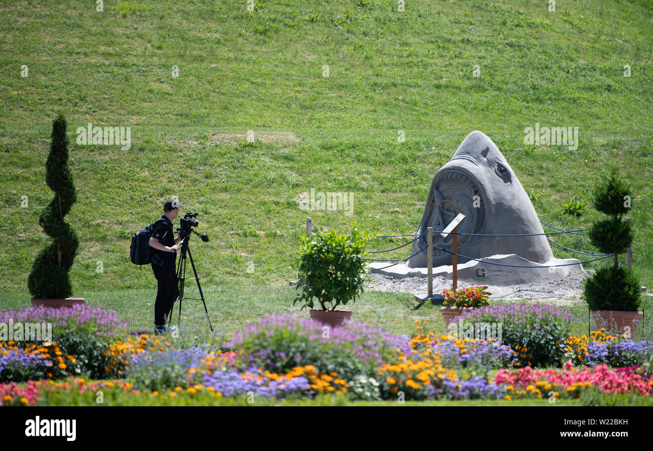 Ludwigsburg, Germany. 05th July, 2019. A cameraman films a sand sculpture from the "Sand Art