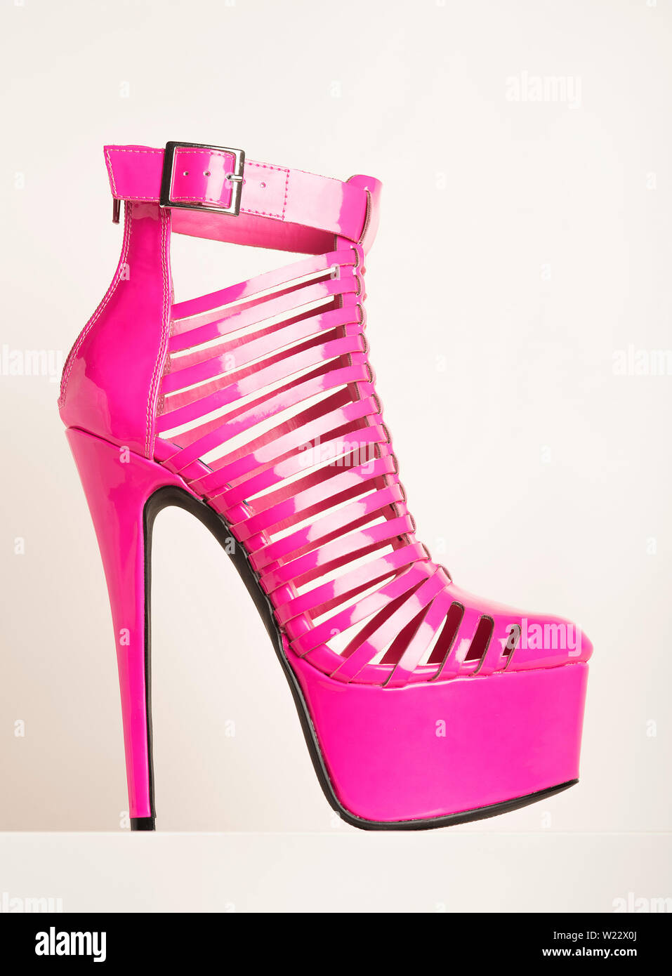 Pink high heels hi-res stock photography and images - Alamy