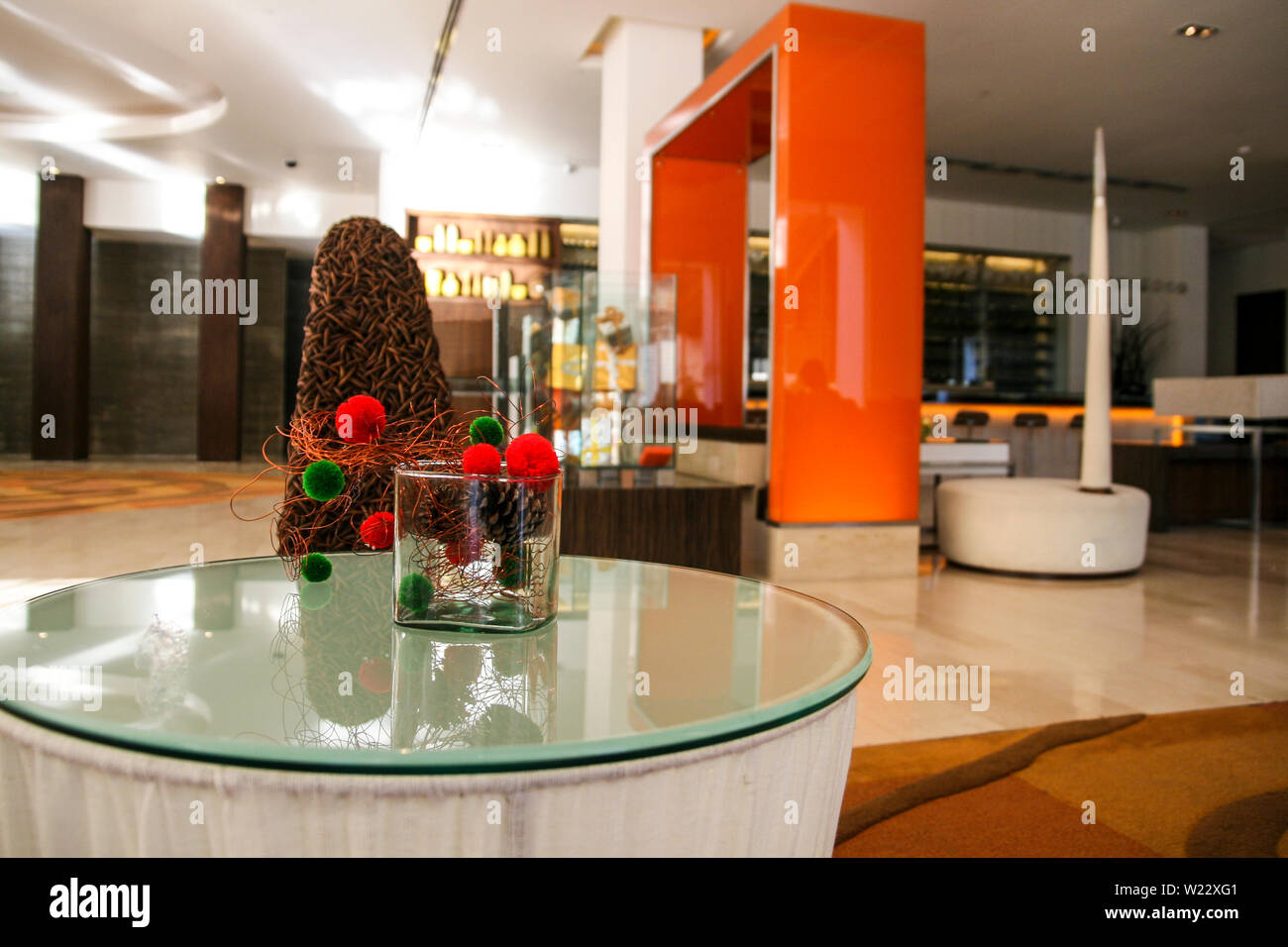 Modern hotel lobby interior hi-res stock photography and images - Alamy