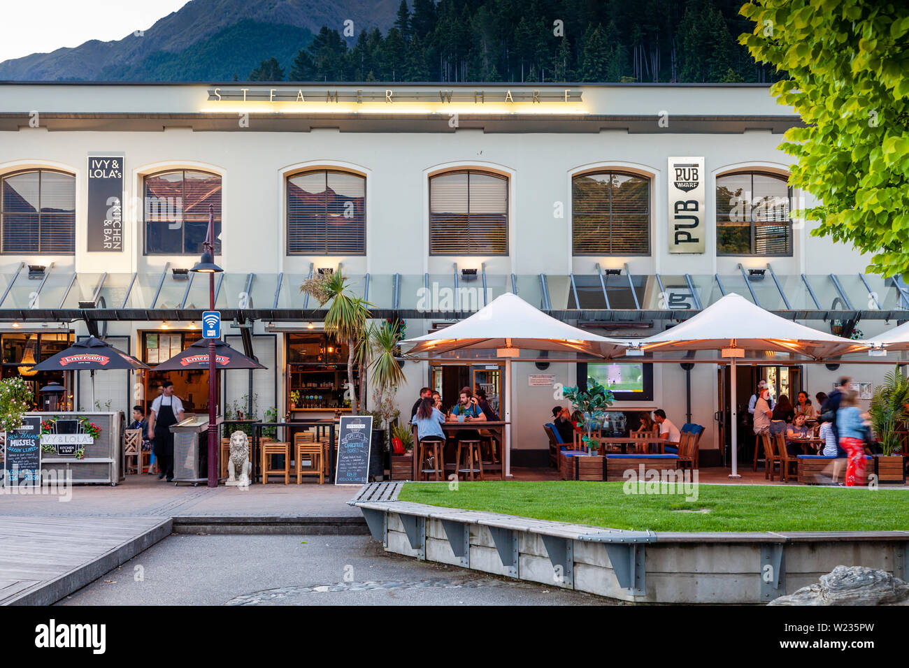 A Busy Pub On Steamer Wharf, Queenstown, Otago, South Island, New Zealand Stock Photo Alamy