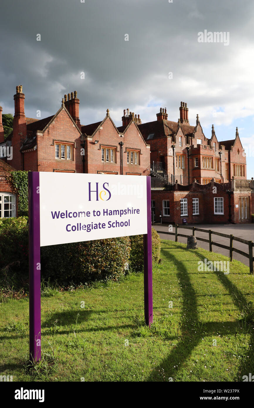 romsey-school-logo