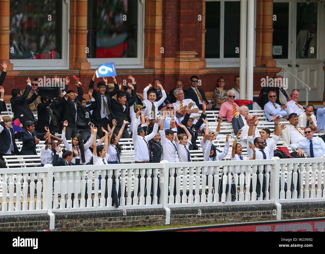 Lords Cricket Ground Members High Resolution Stock Photography And Images Alamy