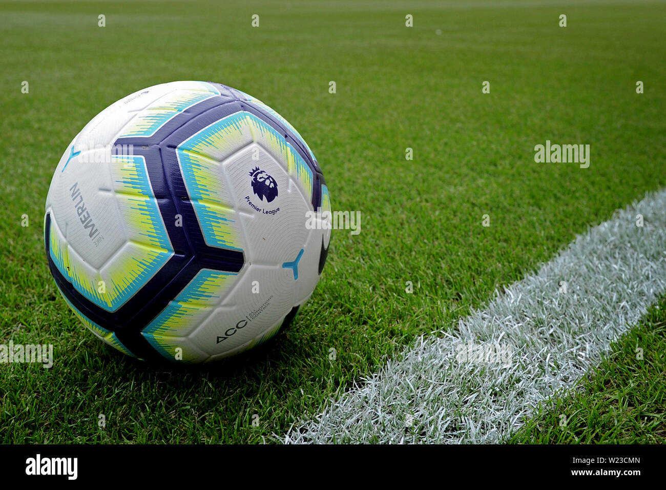 Nike merlin ball 2018 19 premier league hi-res stock photography and images  - Alamy