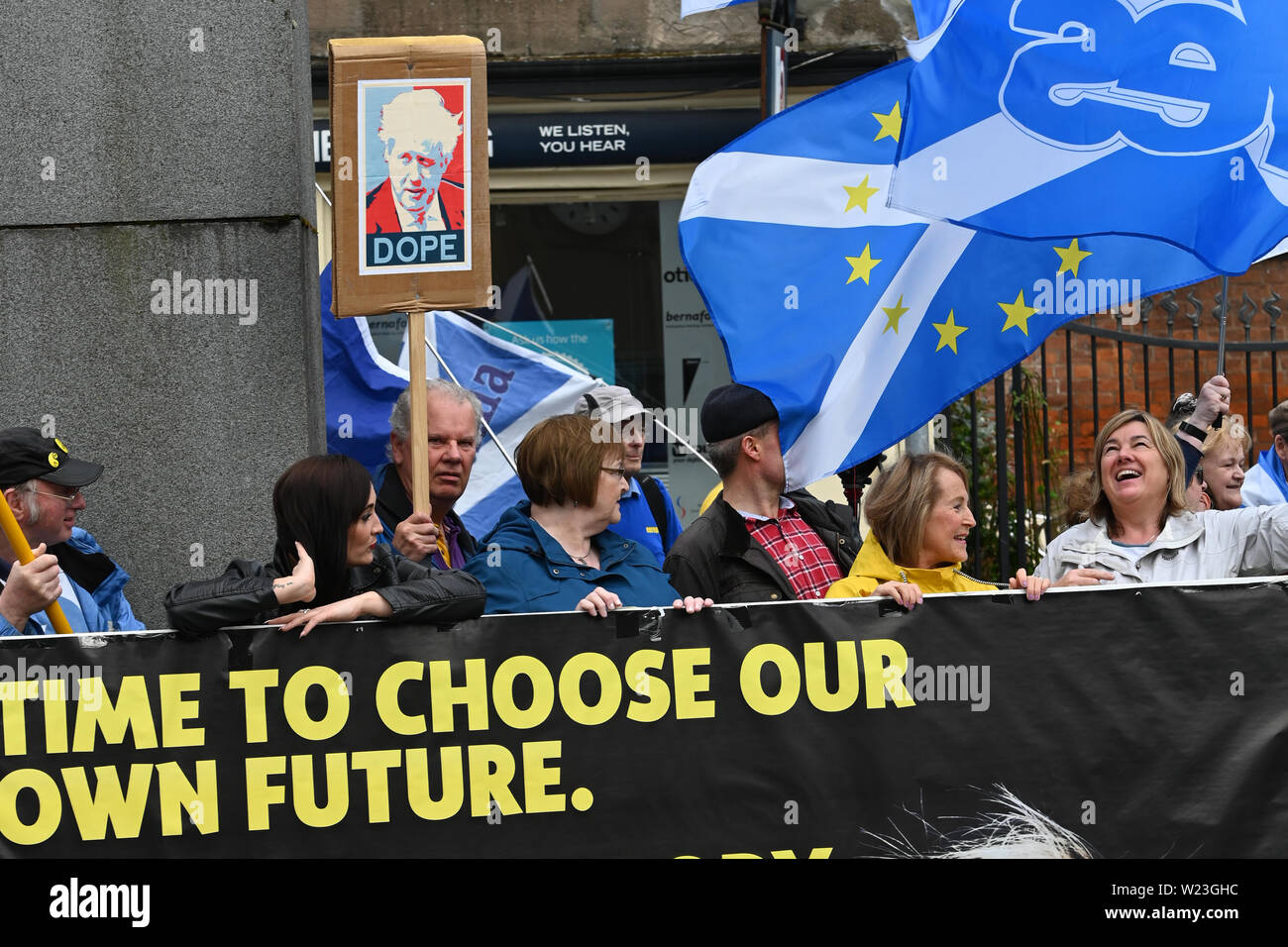 Perth, Scotland, United Kingdom. 05th July, 2019. Independence and Remain supporters protest outside Perth Concert Hall before Conservative Party leadership contenders Boris Johnson and Jeremy Hunt take part in one of a series of leadership election hustings for party members around the UK. Credit: Ken Jack/Alamy Live News Stock Photo