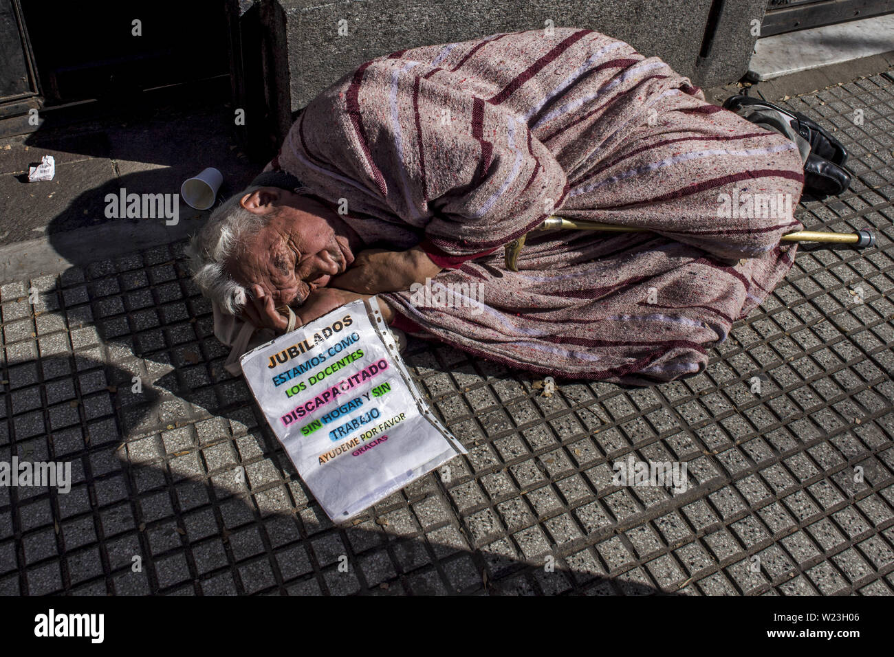 July 4, 2019 - Buenos Aires, Federal Capital, Argetina - Five homeless people have lost their lives due to a cold wave that affects a large part of Argentina with snowfall, freezing wind and temperatures below zero in at least 15 of the country's 24 provinces..The Minister of Human Development and Habitat of the city of Bueno Aires, Guadalupe Tagliaferri, said that 1,146 people live on the streets and more than 40 teams are working on the streets to help people without roofs..The non-governmental organization Red Solidaria announced that five people without roofs have died in two weeks..The Ri Stock Photo