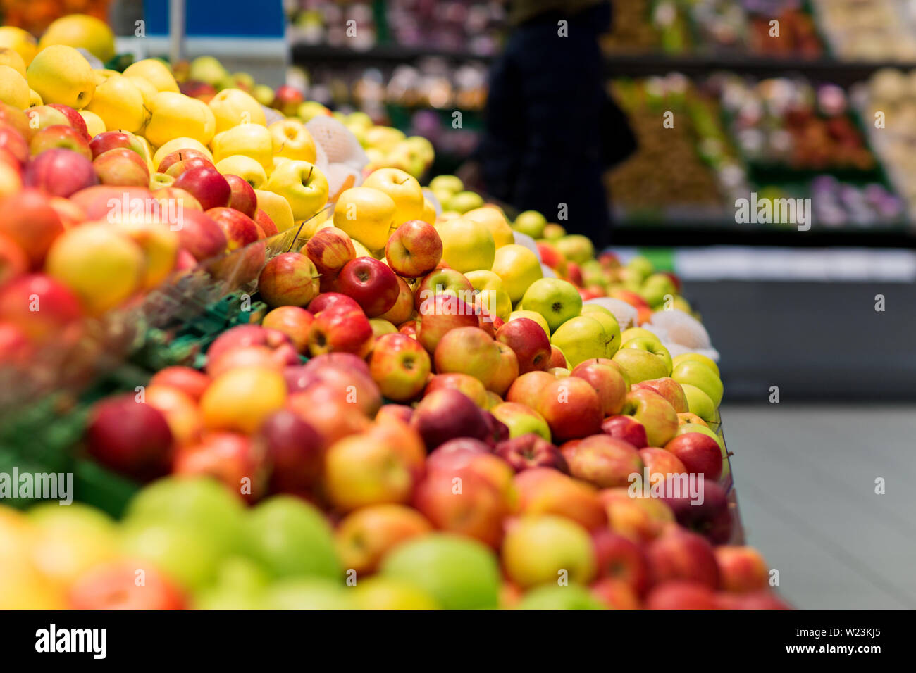 ripe apples at grocery store or supermarket Stock Photo Alamy