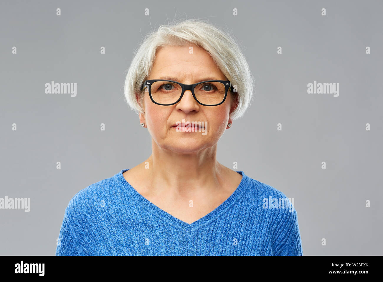 Senior woman grey hair glasses hi-res stock photography and images - Alamy