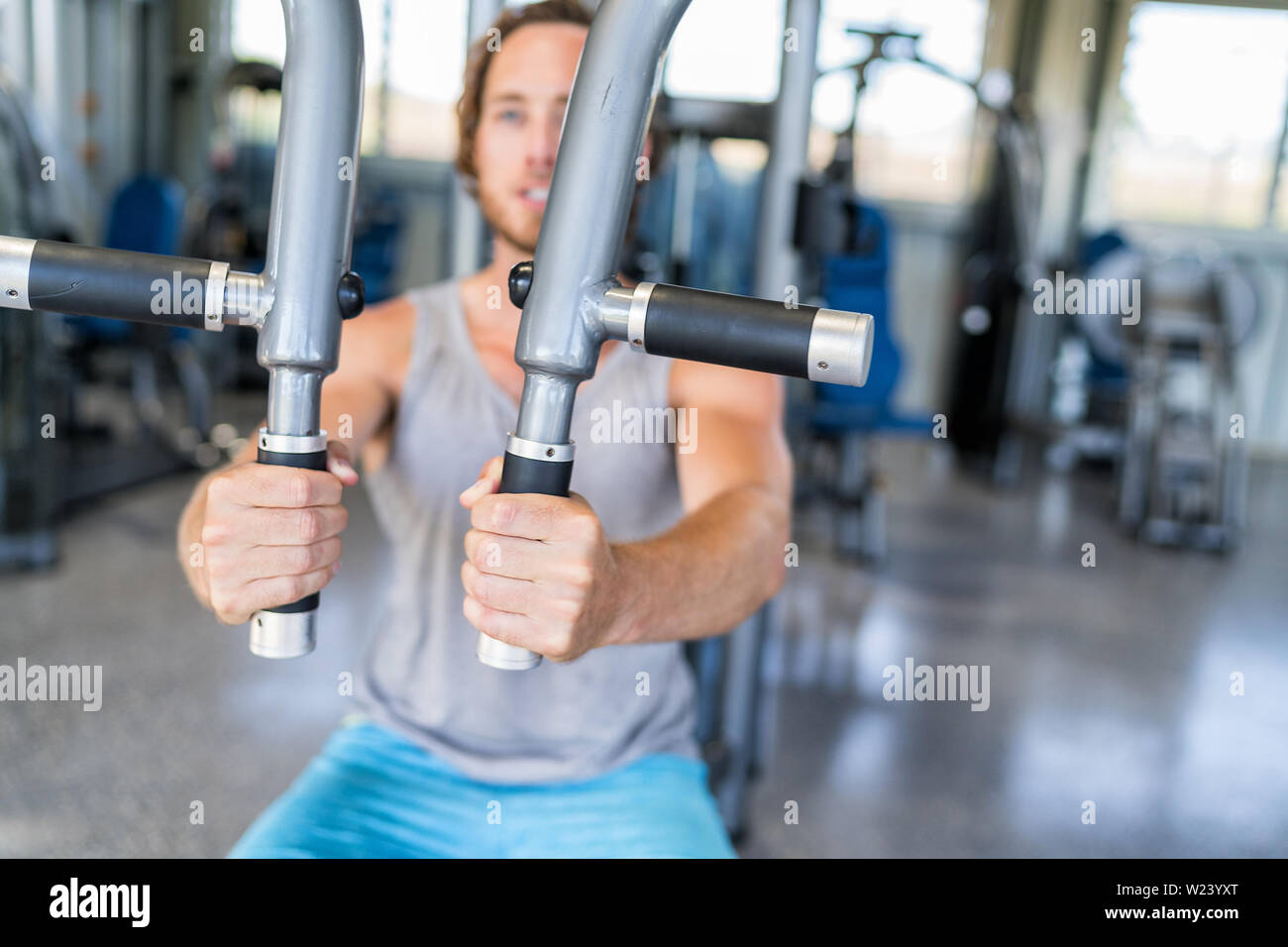 Chest fly machine hi-res stock photography and images - Alamy