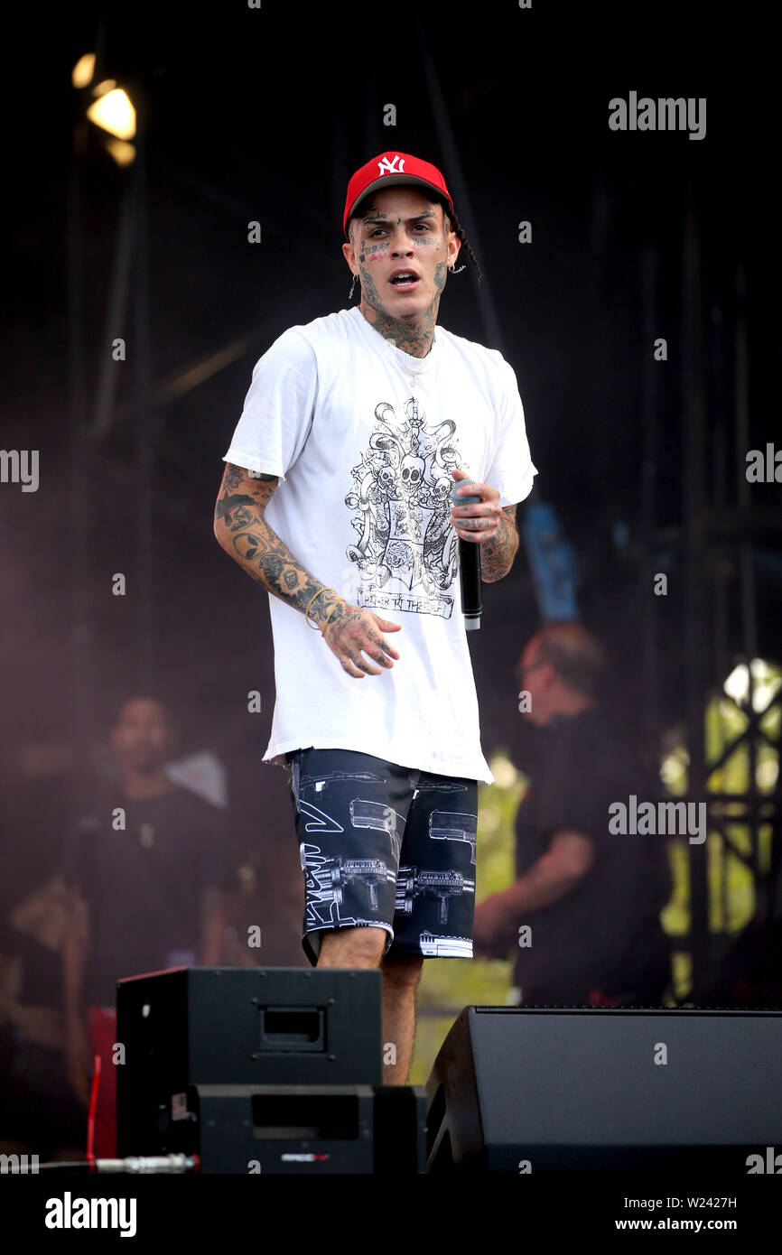 Lil skies hi-res stock photography and images - Alamy Lil skies hi-res stock photography and images - Alamy